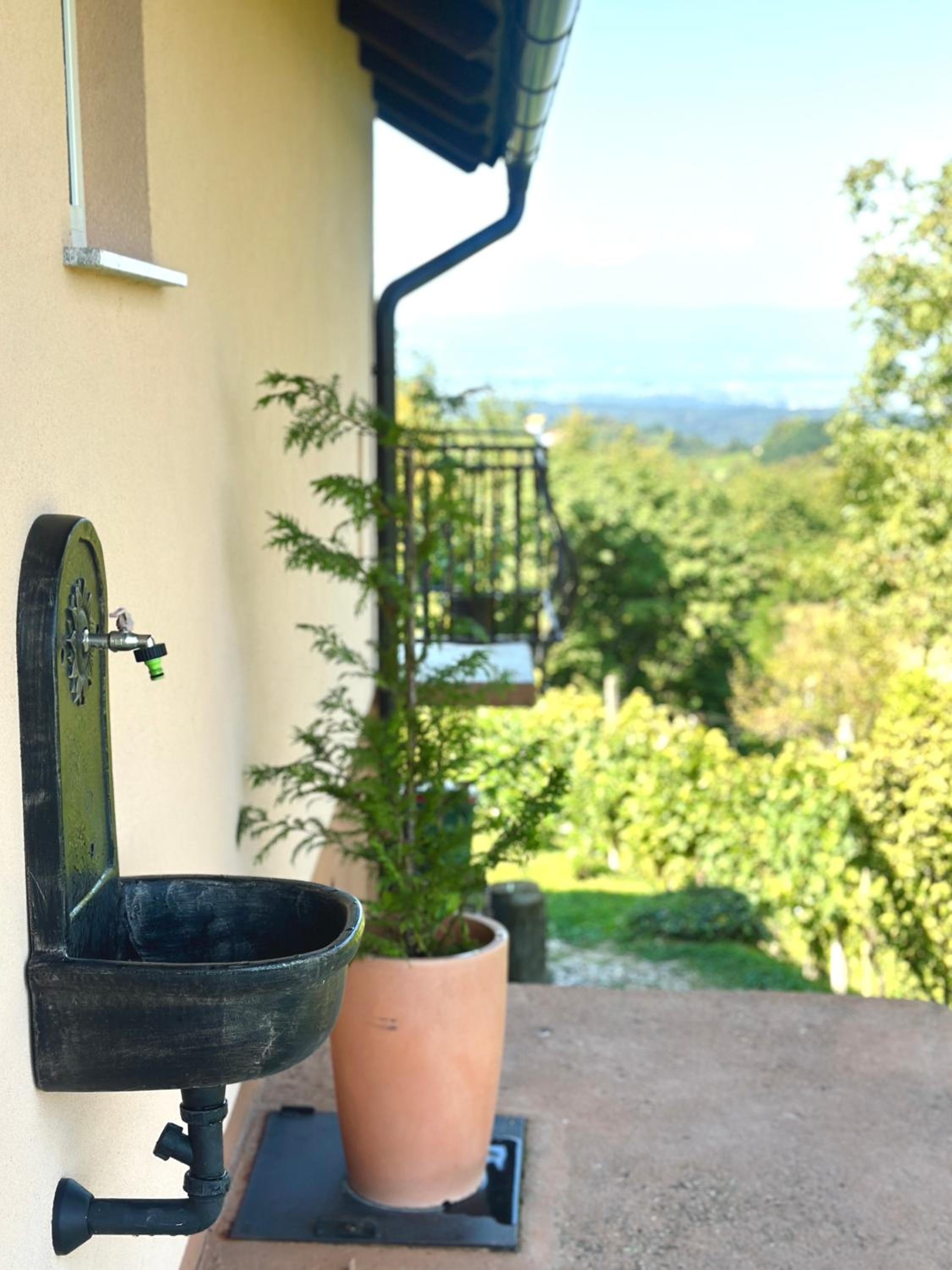 Holiday House Tomajna