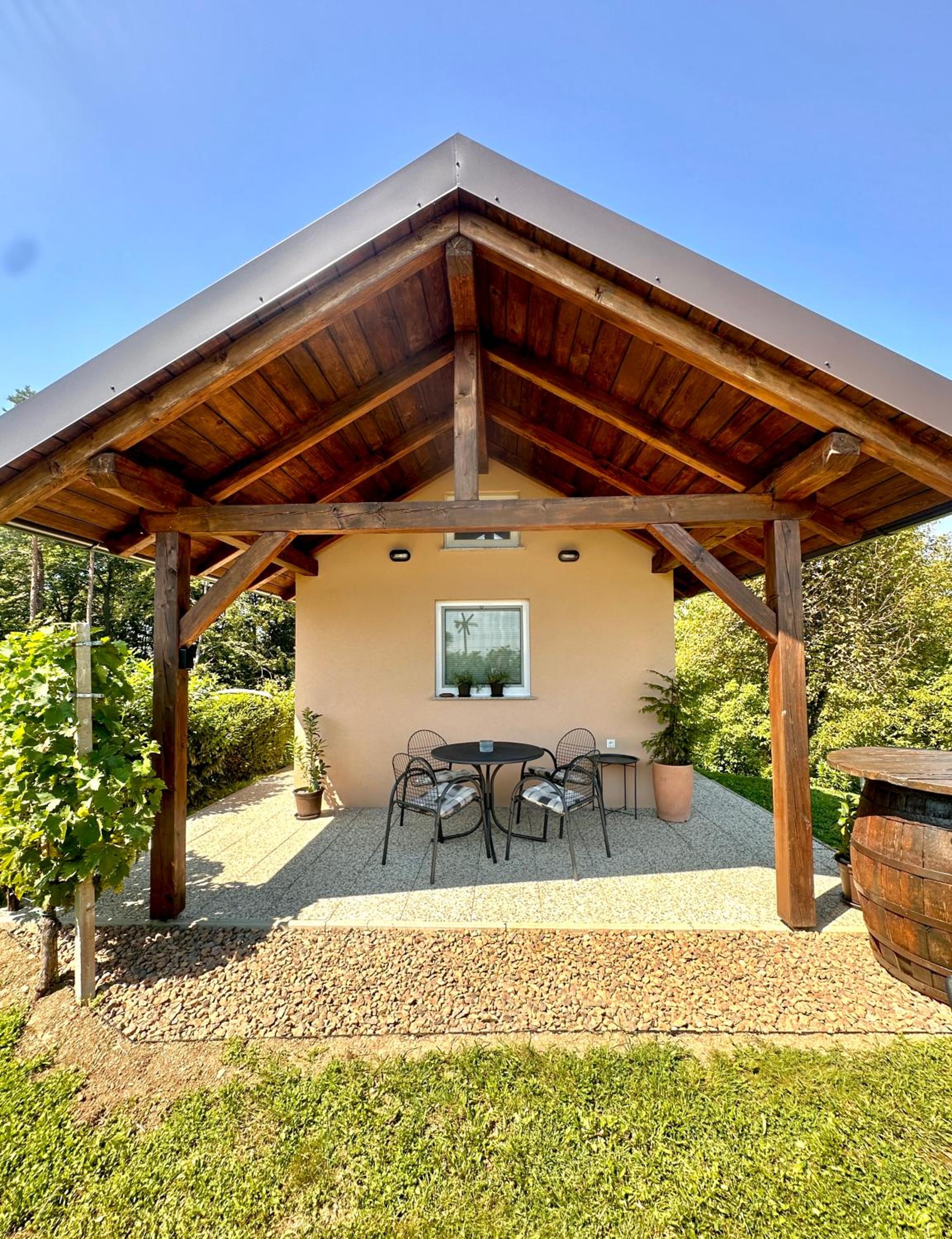 Holiday House Tomajna