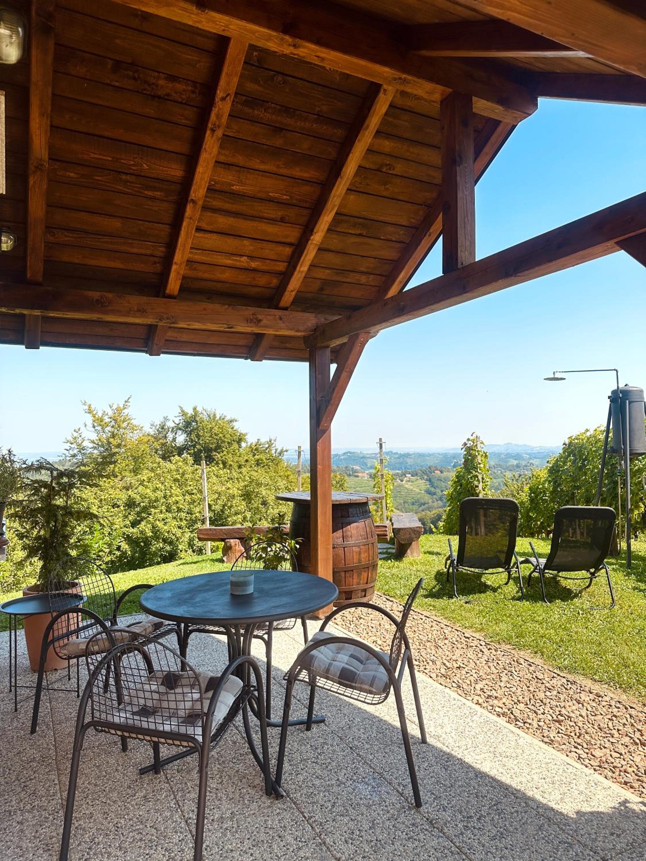 Holiday House Tomajna
