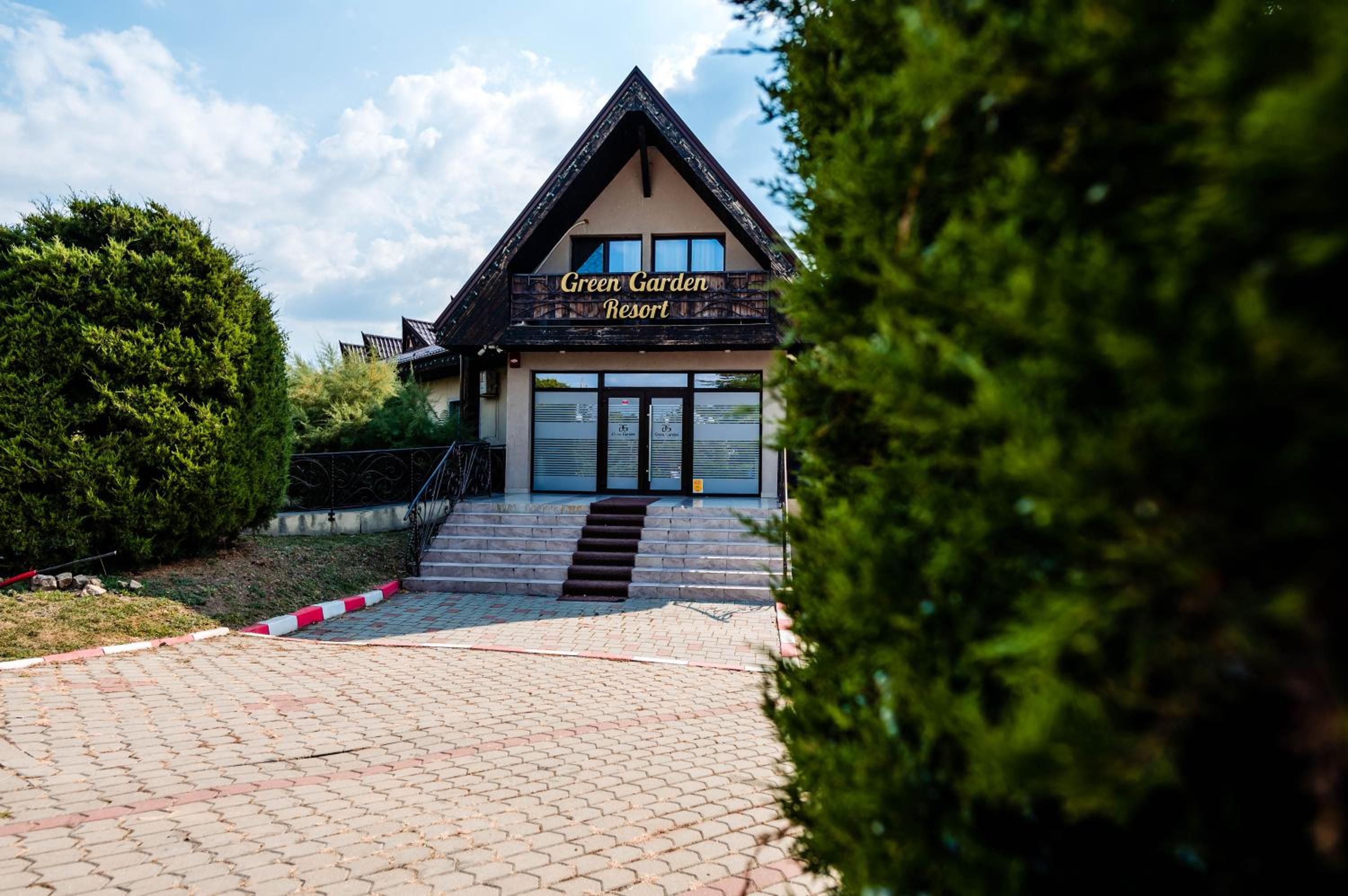 Hotel Green Garden Resort - Image 1