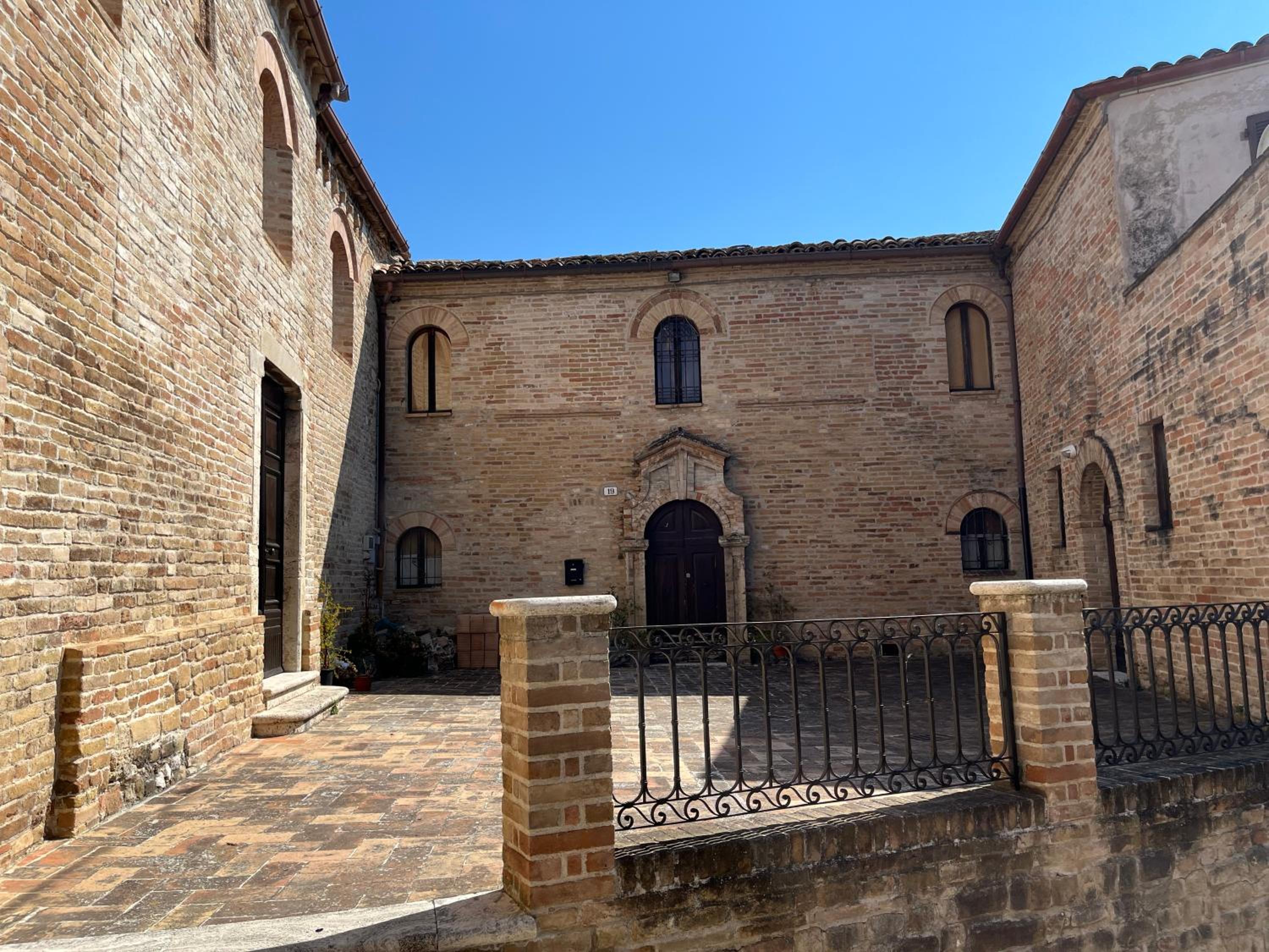 Casa Rosy nel borgo di Patrignone view 5