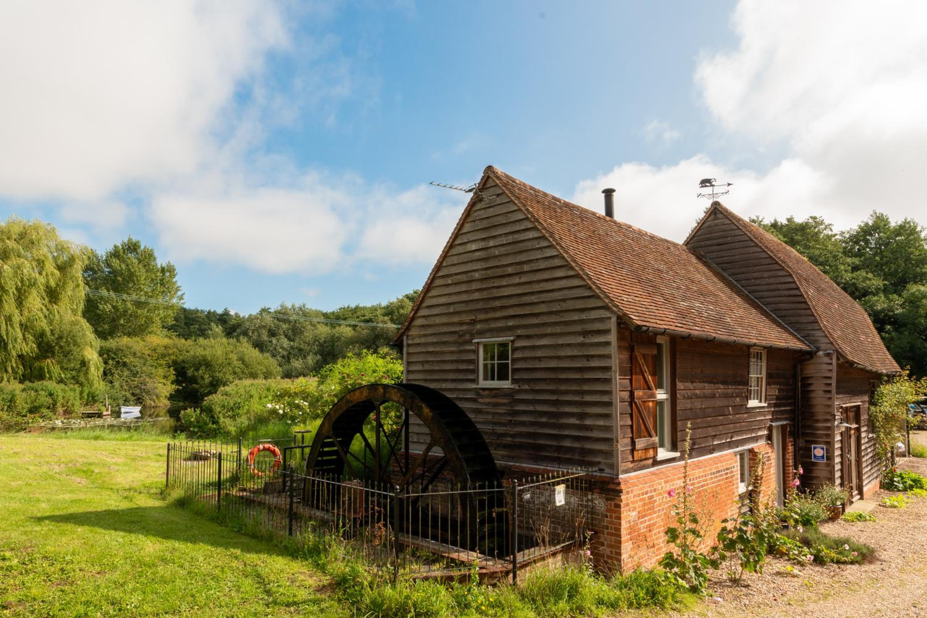 Mill Cottage set beside a Mill pond in a 70 acre Nature Reserve Bliss view 2