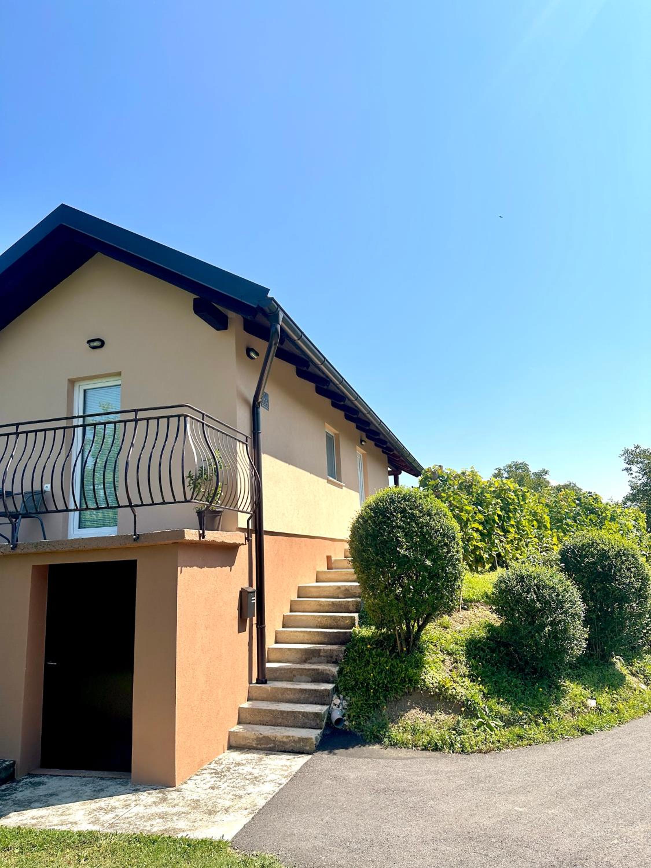 Holiday House Tomajna