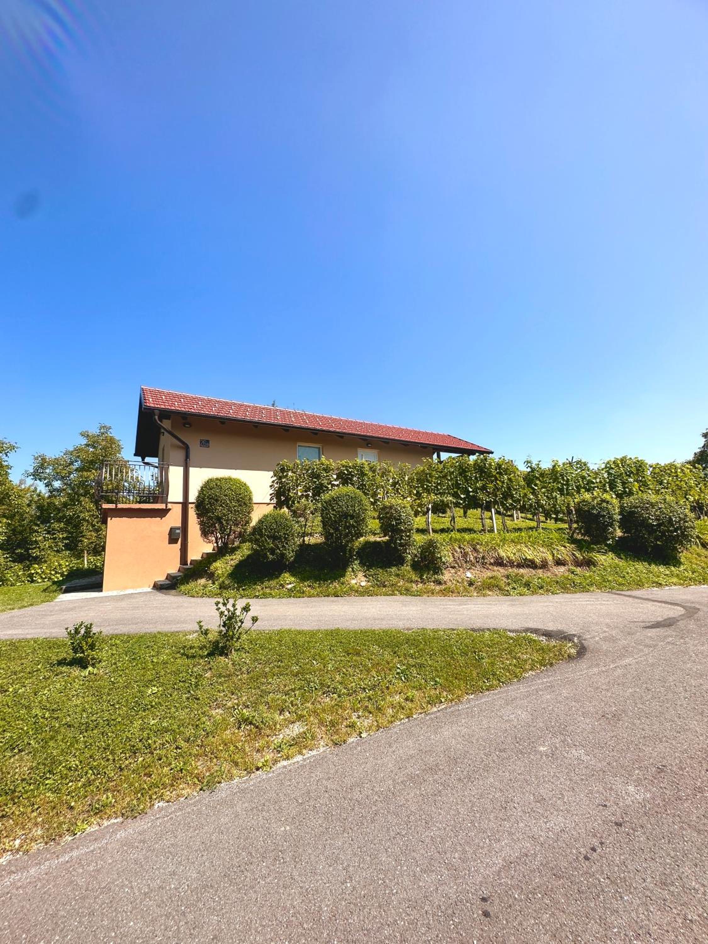 Holiday House Tomajna