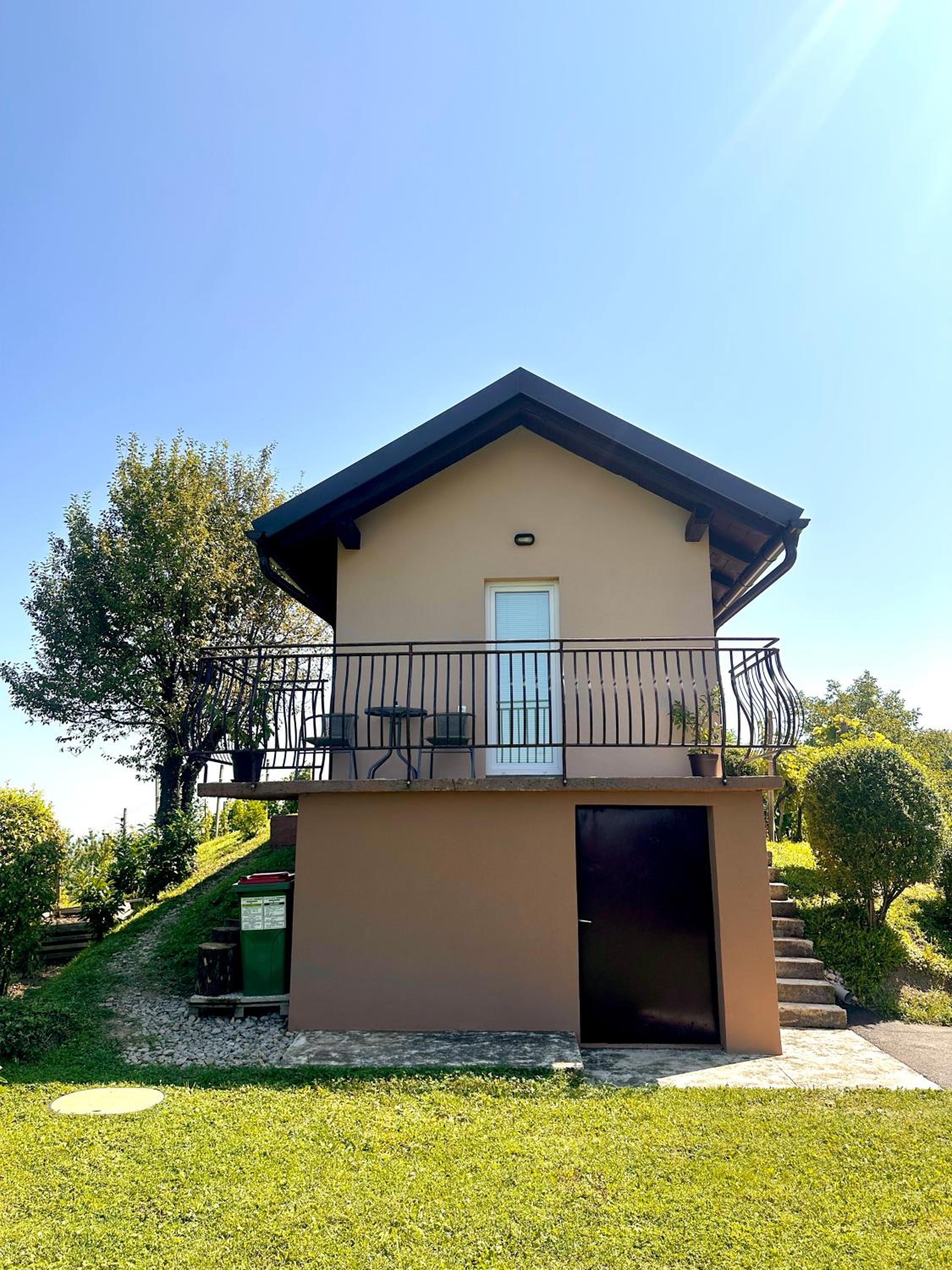 Holiday House Tomajna