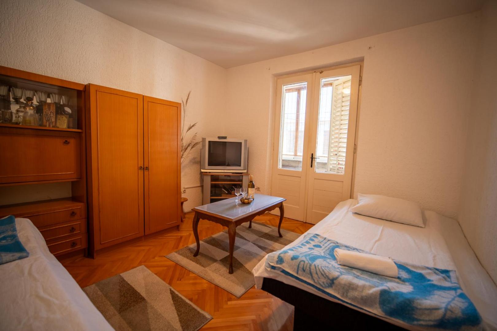 Ari City Center Apartment view 4