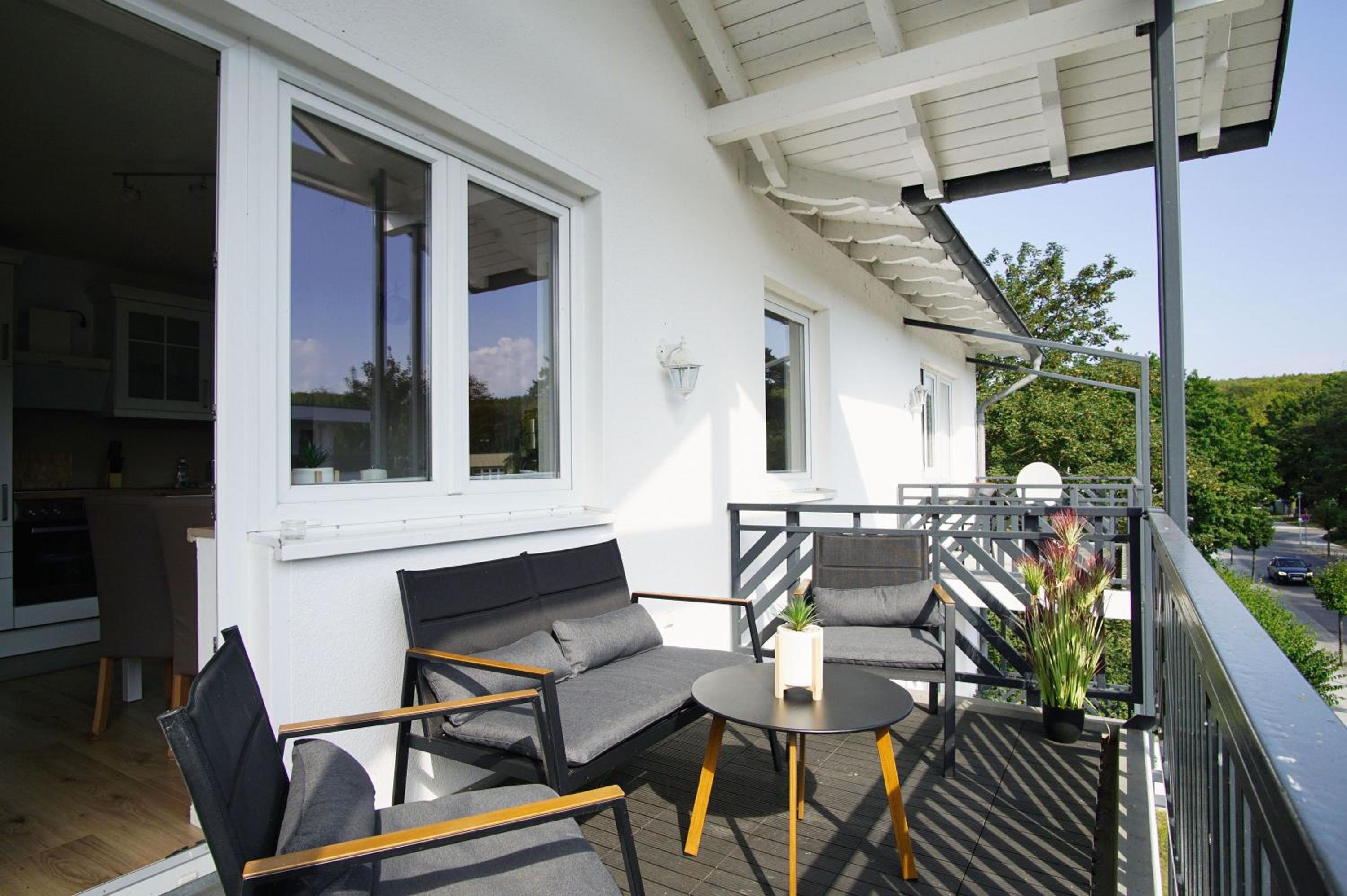 schöne 2-Raum-Wohnung mit Balkon, gratis Nutzung vom AHOI Erlebnisbad und Sauna in Sellin - Villa Jolie FeWo 09