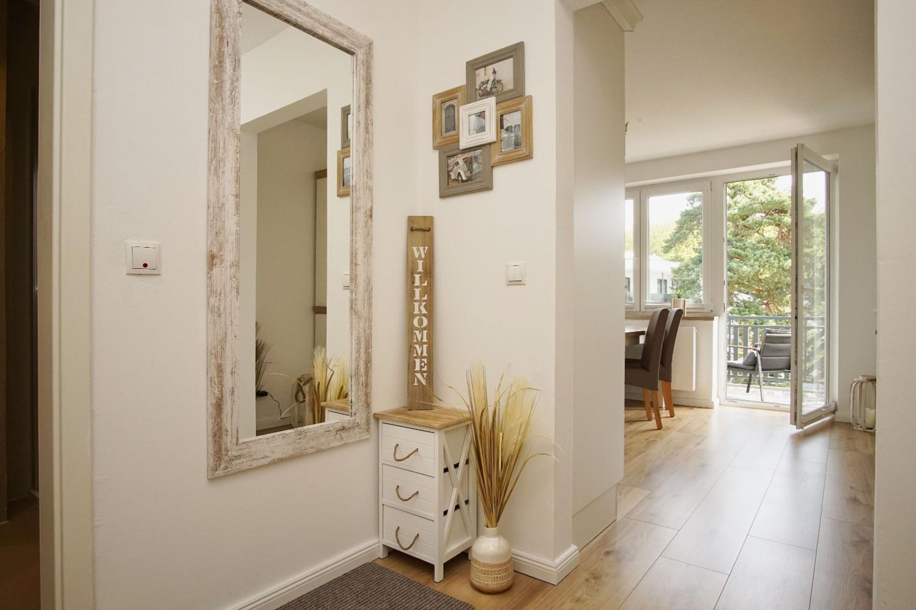 schöne 2-Raum-Wohnung mit Balkon, gratis Nutzung vom AHOI Erlebnisbad und Sauna in Sellin - Villa Jolie FeWo 09