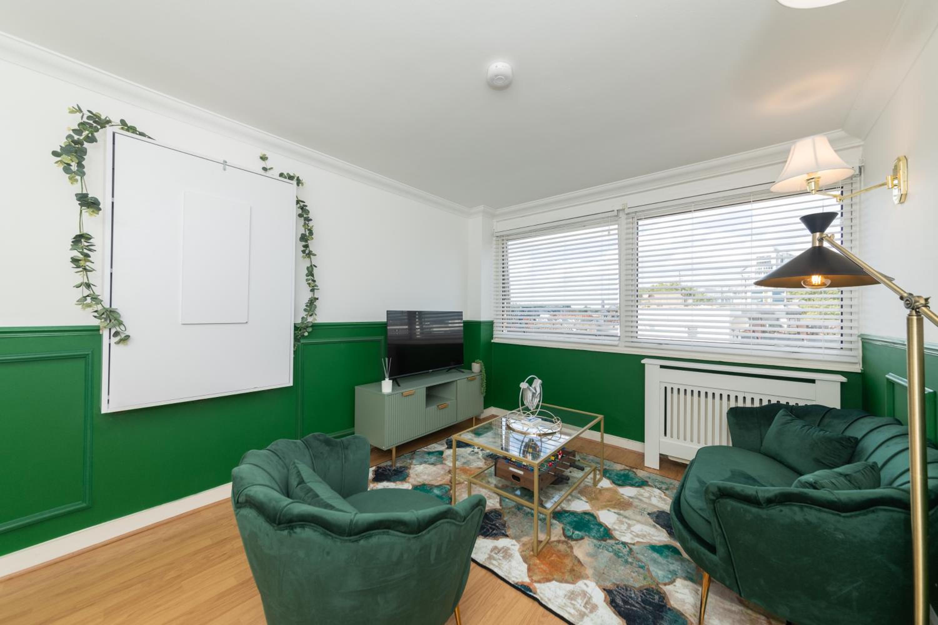 Central London Urban Modern Apartment near Warren Street
