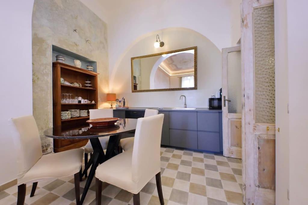 Bright flat with wonderful views in the centre