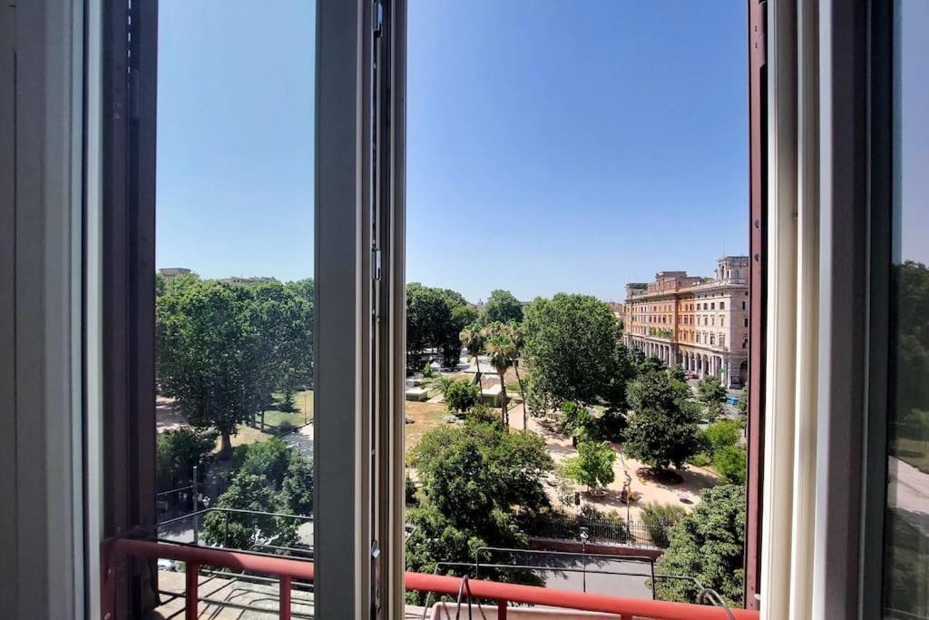 Bright flat with wonderful views in the centre