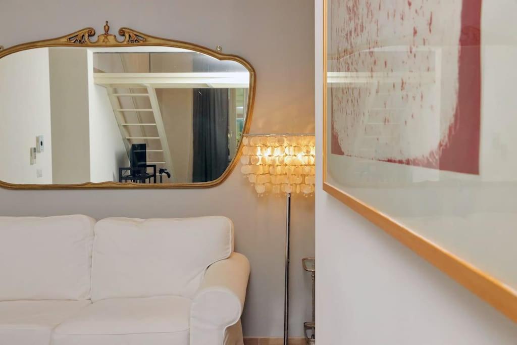 Bright flat with wonderful views in the centre
