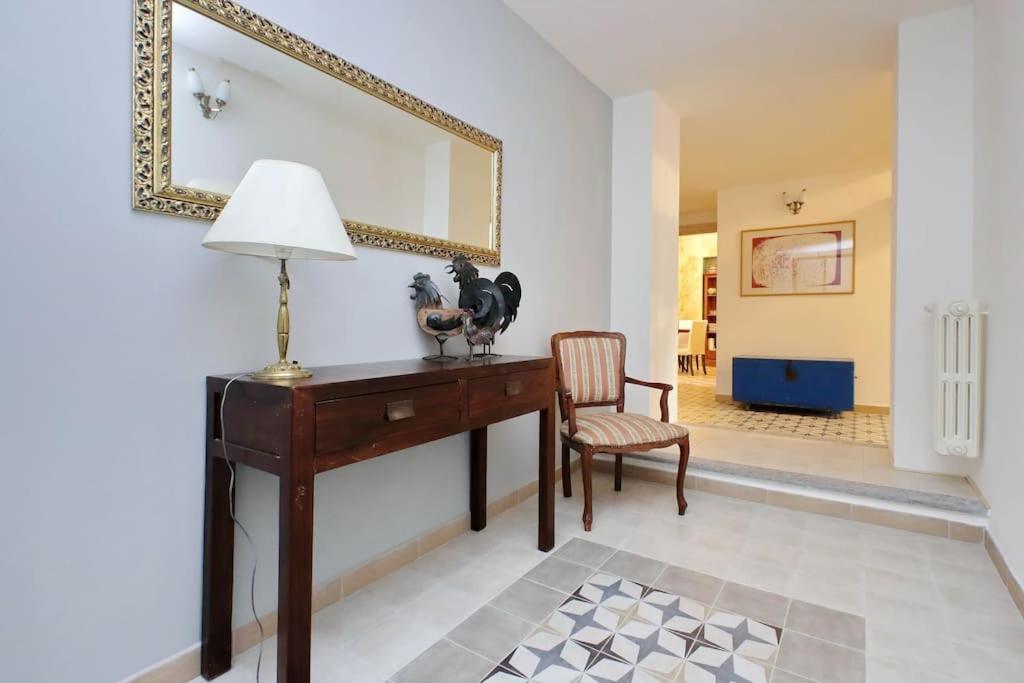 Bright flat with wonderful views in the centre