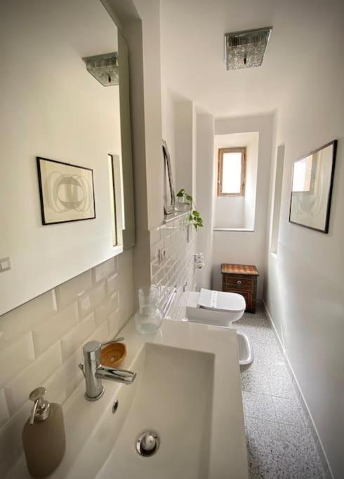 Bright flat with wonderful views in the centre