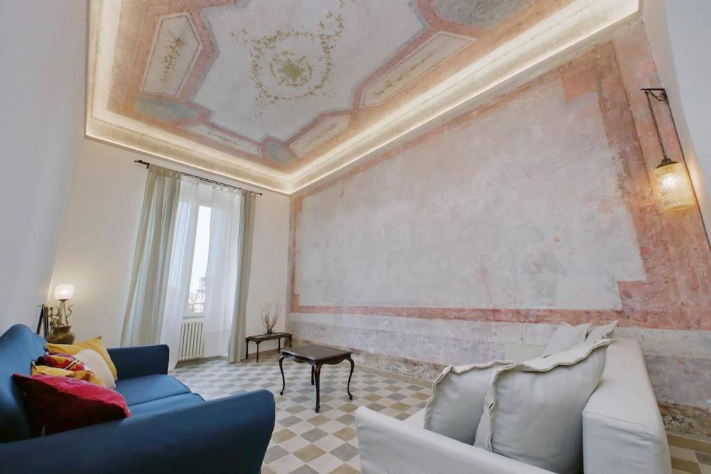 Bright flat with wonderful views in the centre