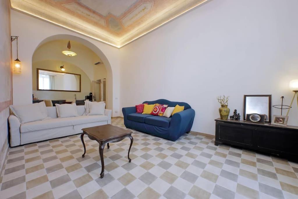 Bright flat with wonderful views in the centre