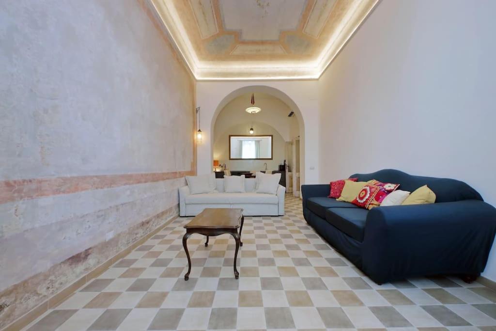 Bright flat with wonderful views in the centre