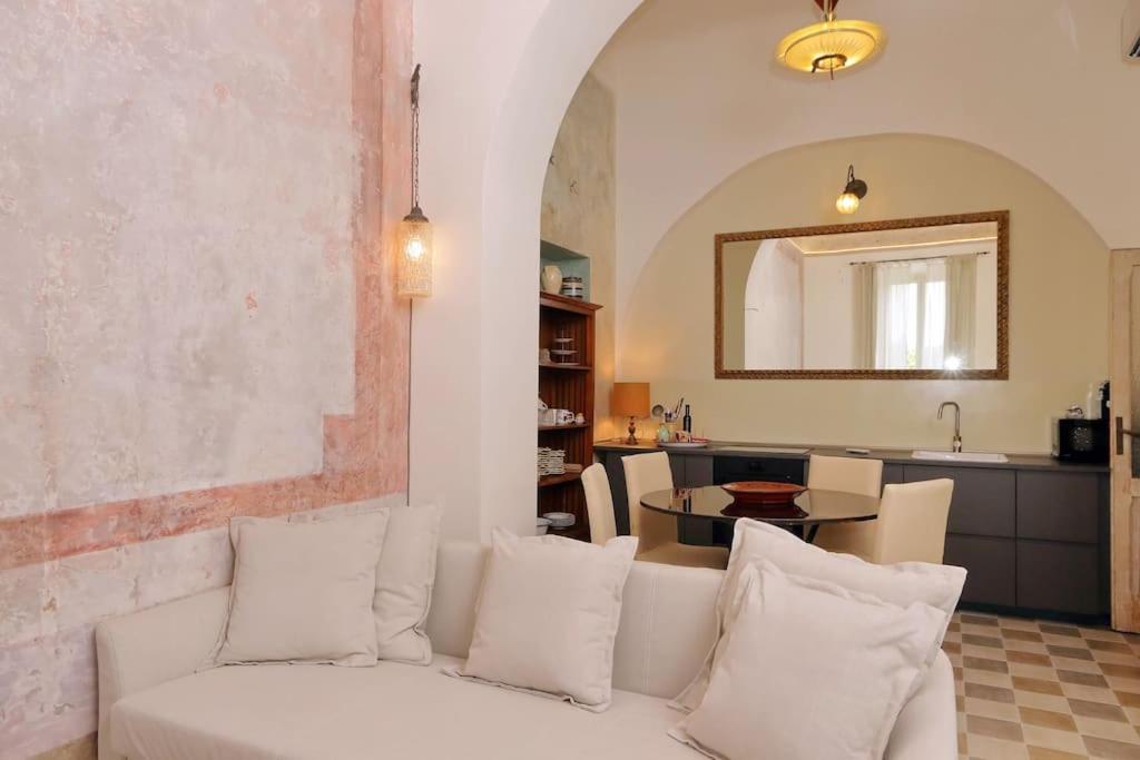 Bright flat with wonderful views in the centre