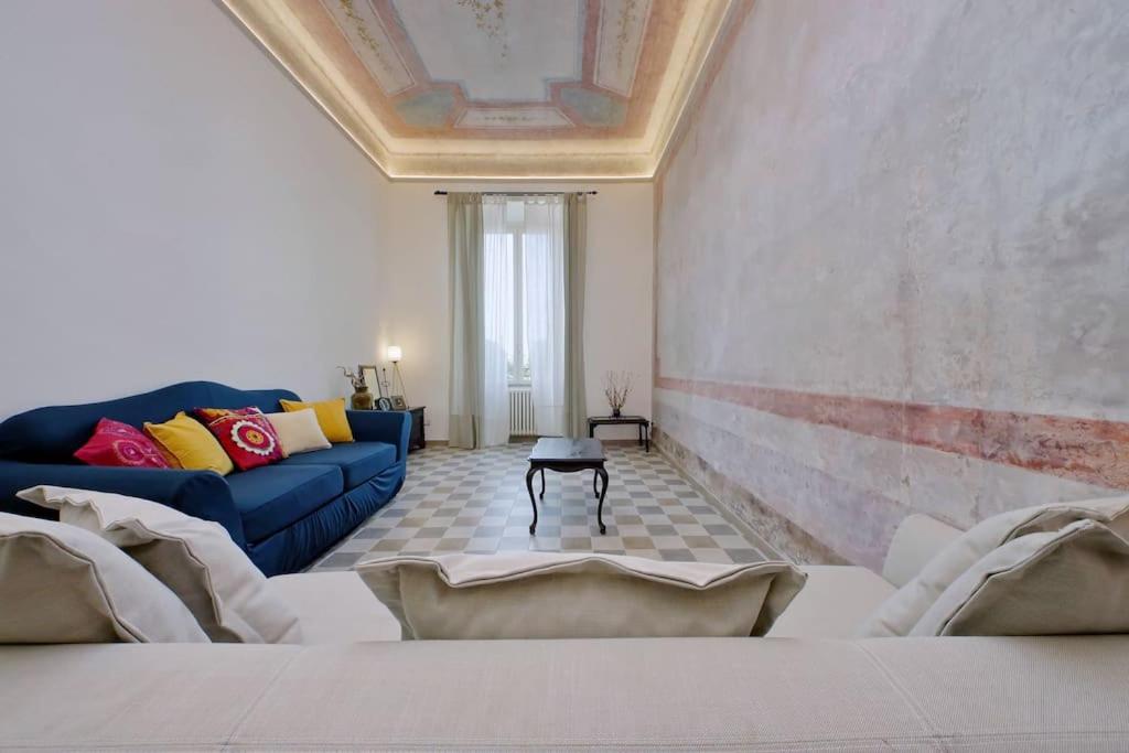 Bright flat with wonderful views in the centre
