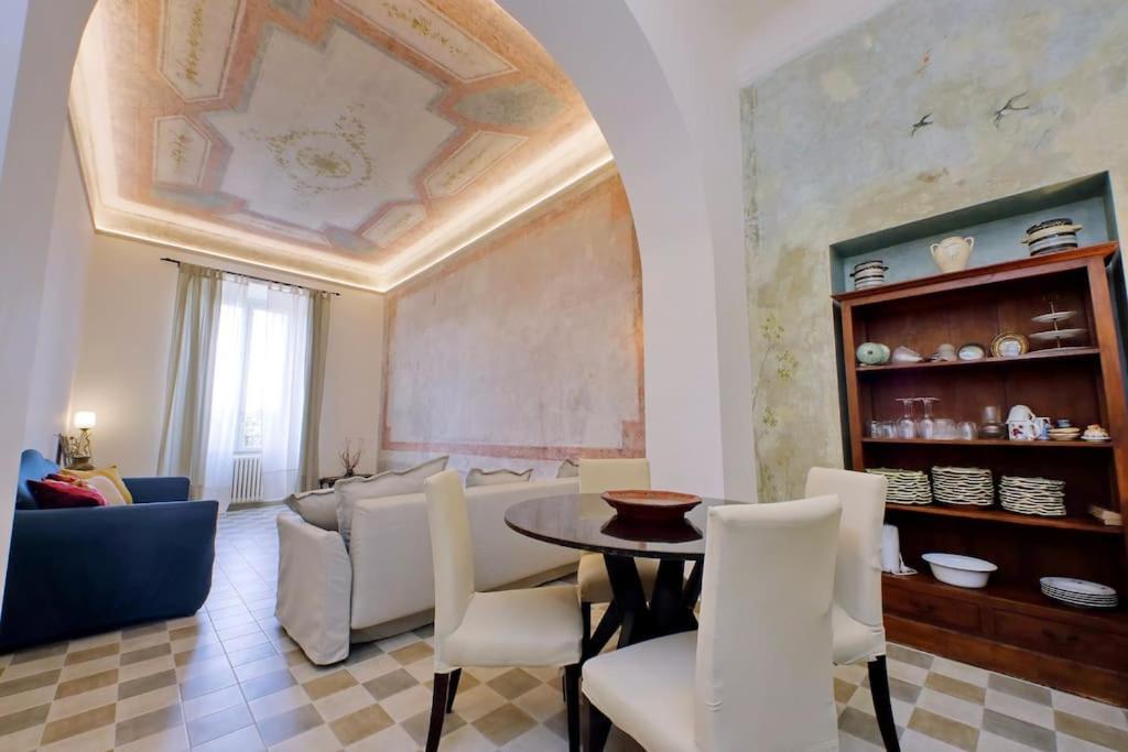 Bright flat with wonderful views in the centre