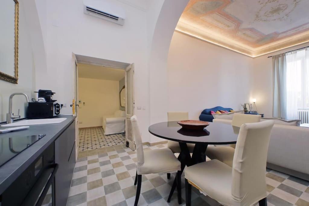 Bright flat with wonderful views in the centre