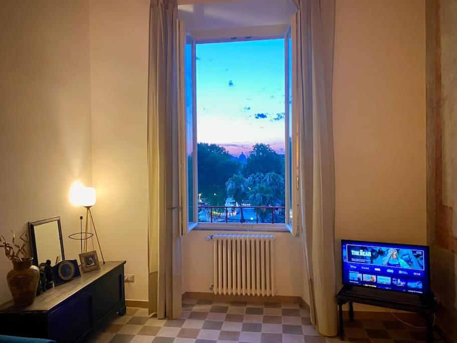 Bright flat with wonderful views in the centre