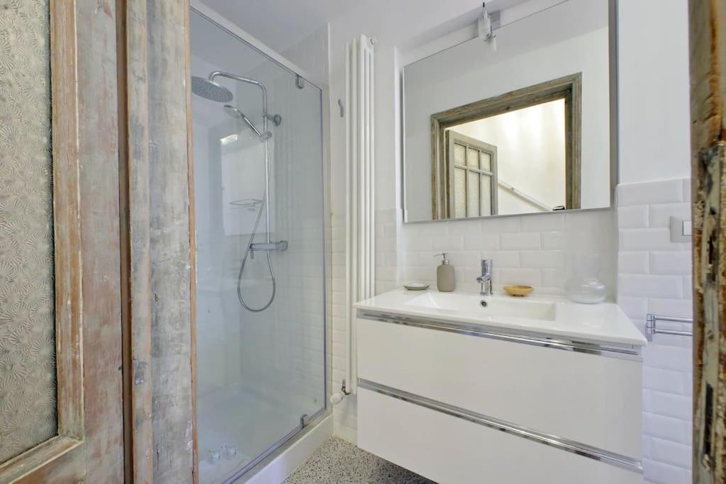 Bright flat with wonderful views in the centre