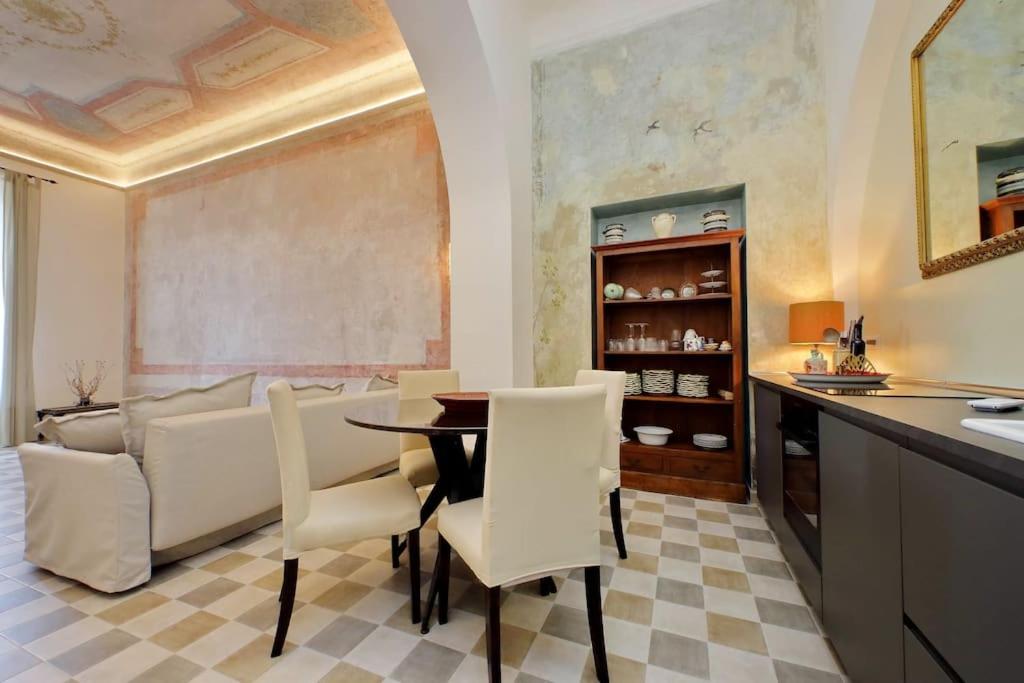 Bright flat with wonderful views in the centre