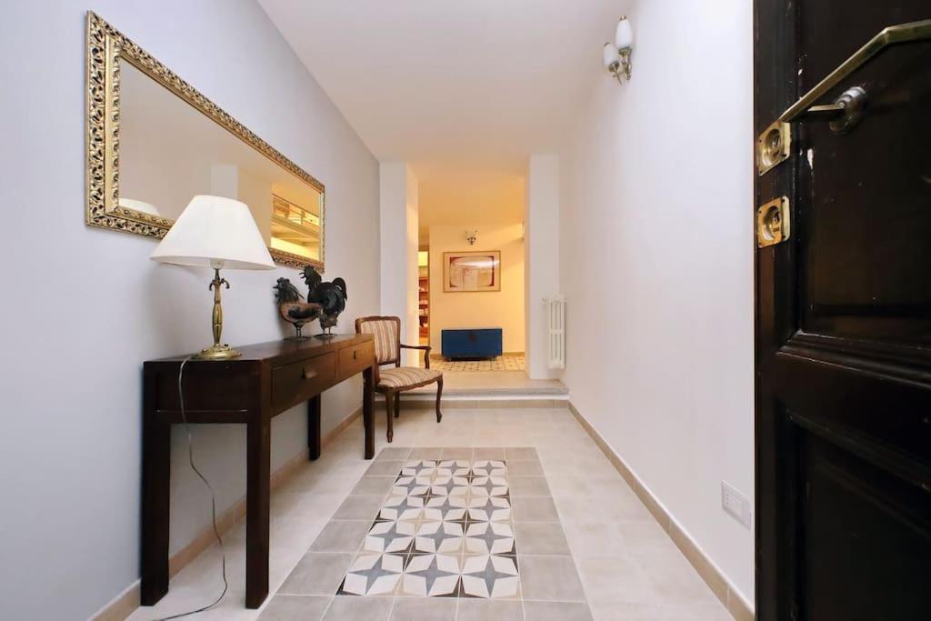 Bright flat with wonderful views in the centre