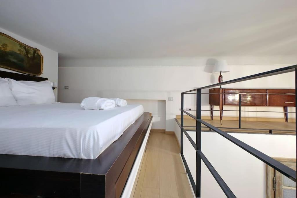 Bright flat with wonderful views in the centre