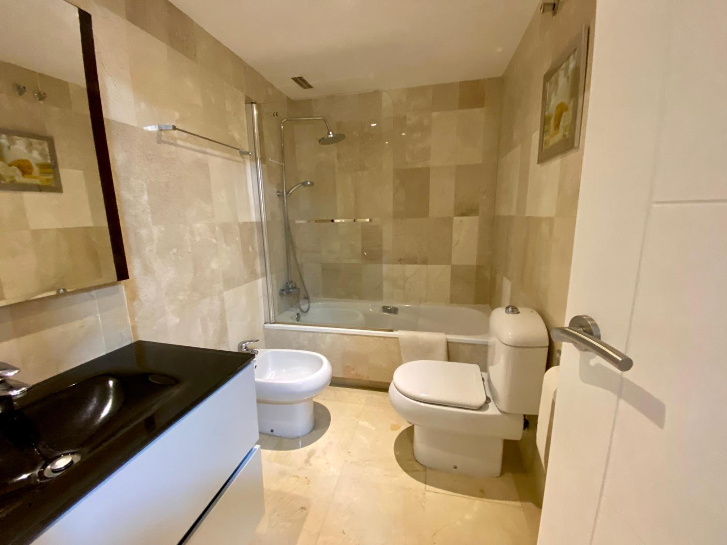 Apartamento con vistas y terraza en Guadalmina MAD