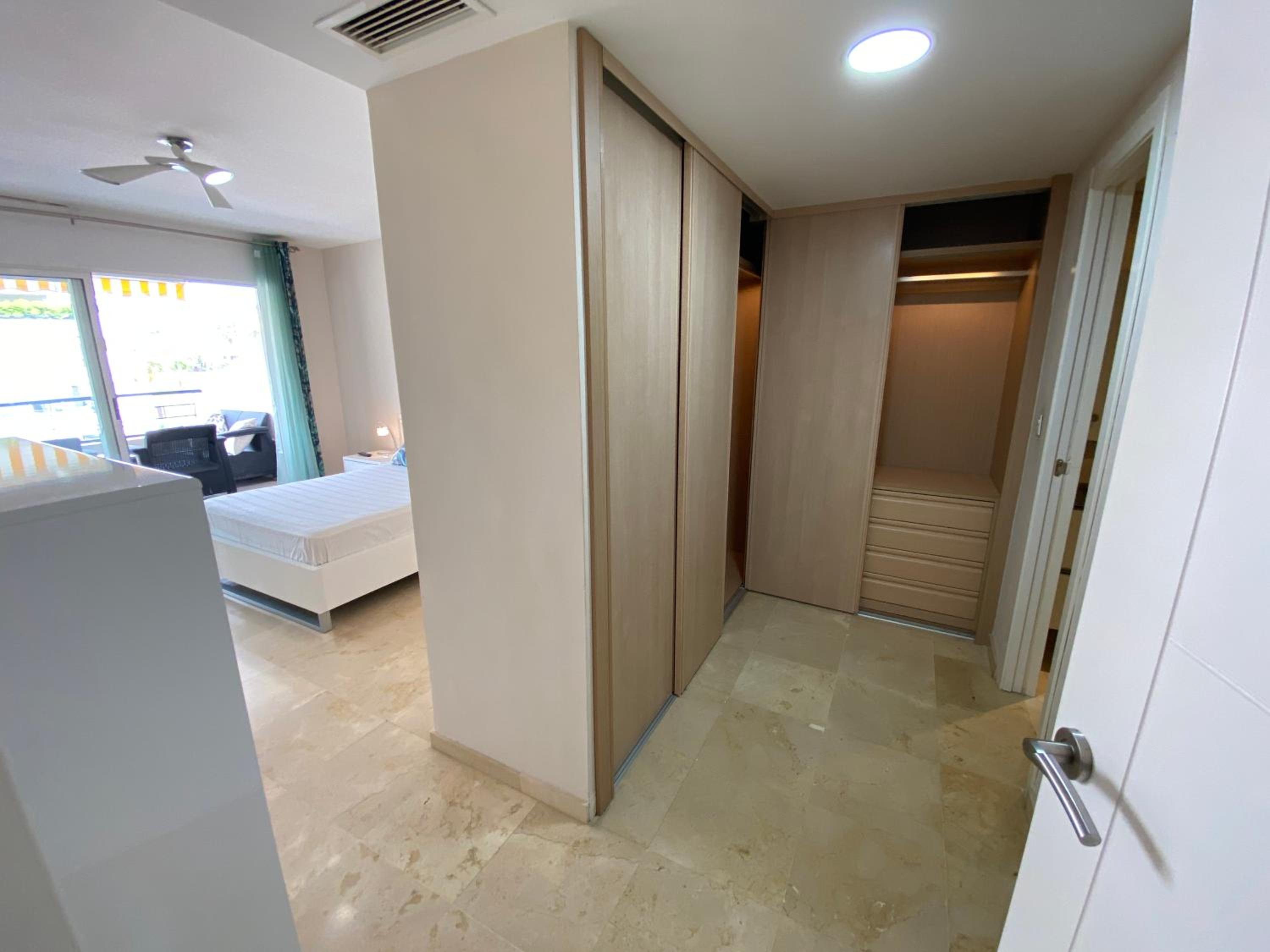 Apartamento con vistas y terraza en Guadalmina MAD