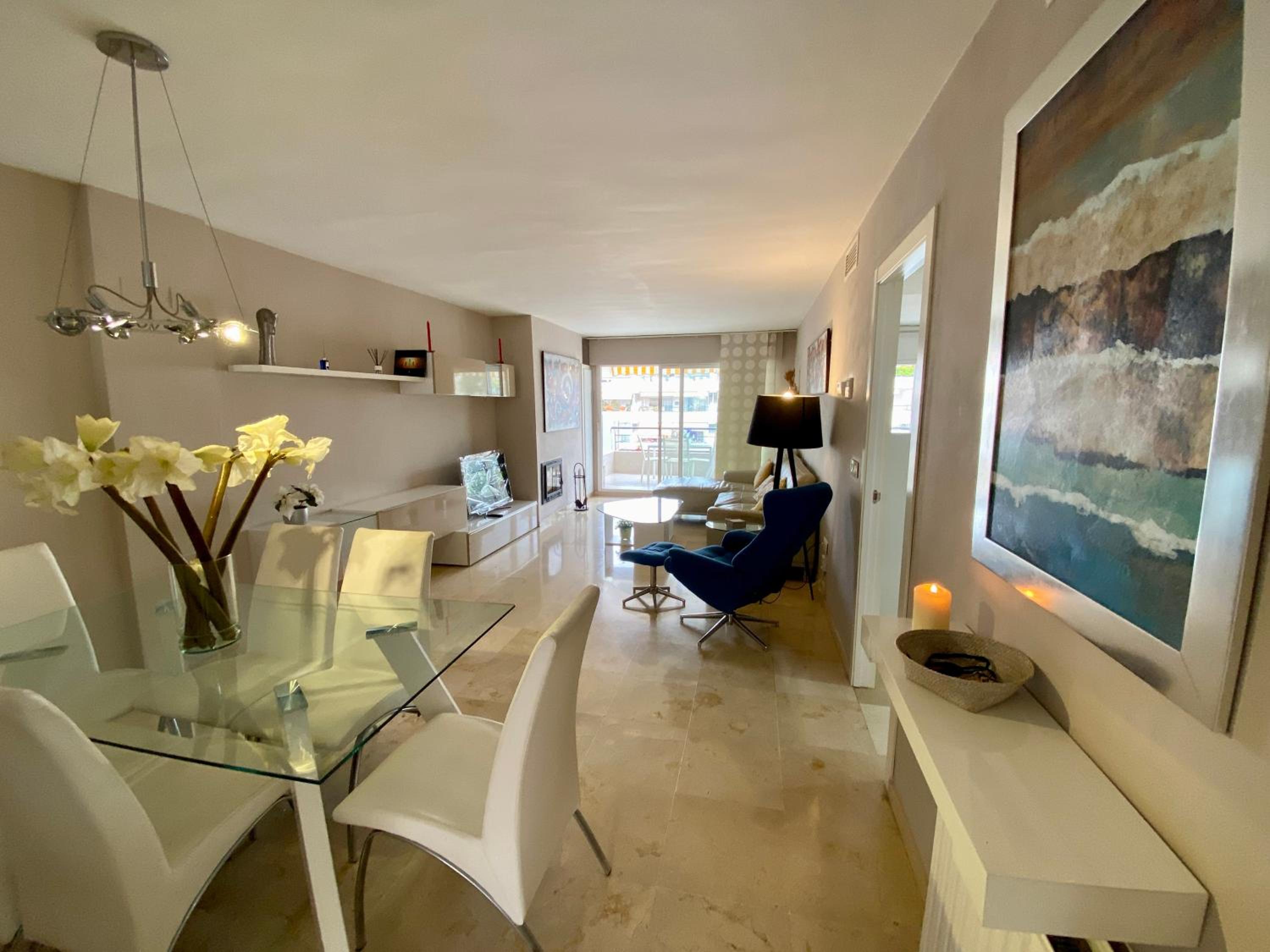Apartamento con vistas y terraza en Guadalmina MAD