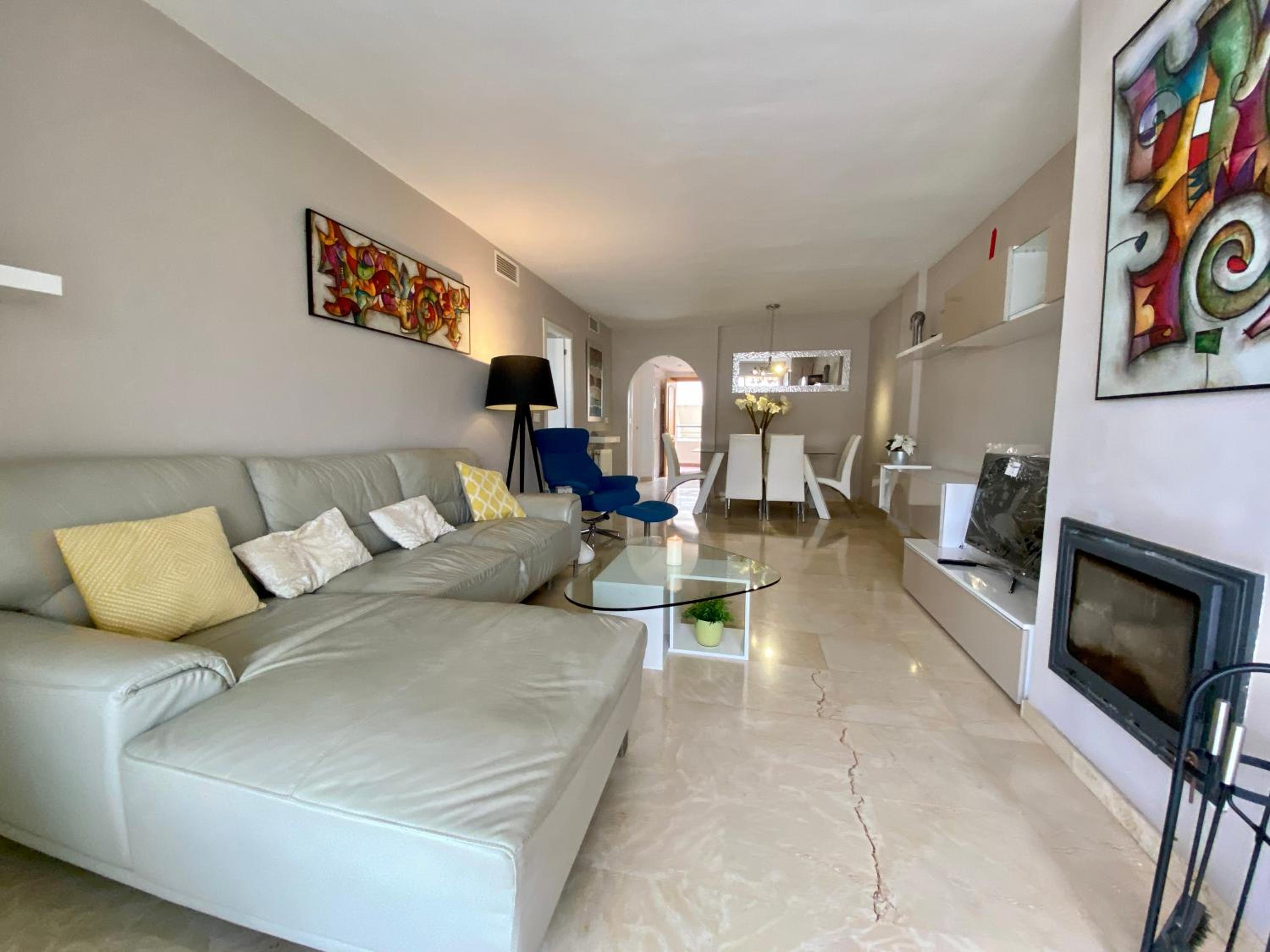 Apartamento con vistas y terraza en Guadalmina MAD
