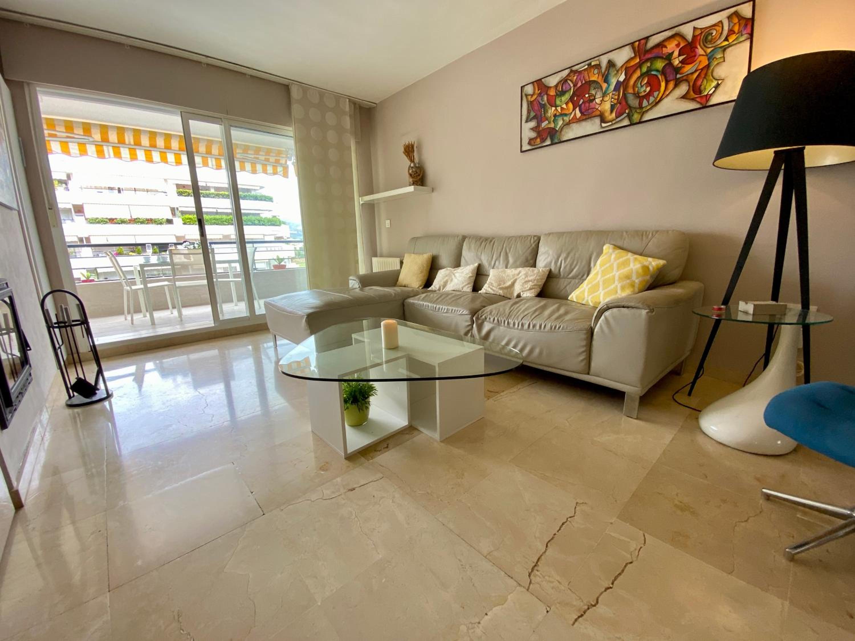 Apartamento con vistas y terraza en Guadalmina MAD