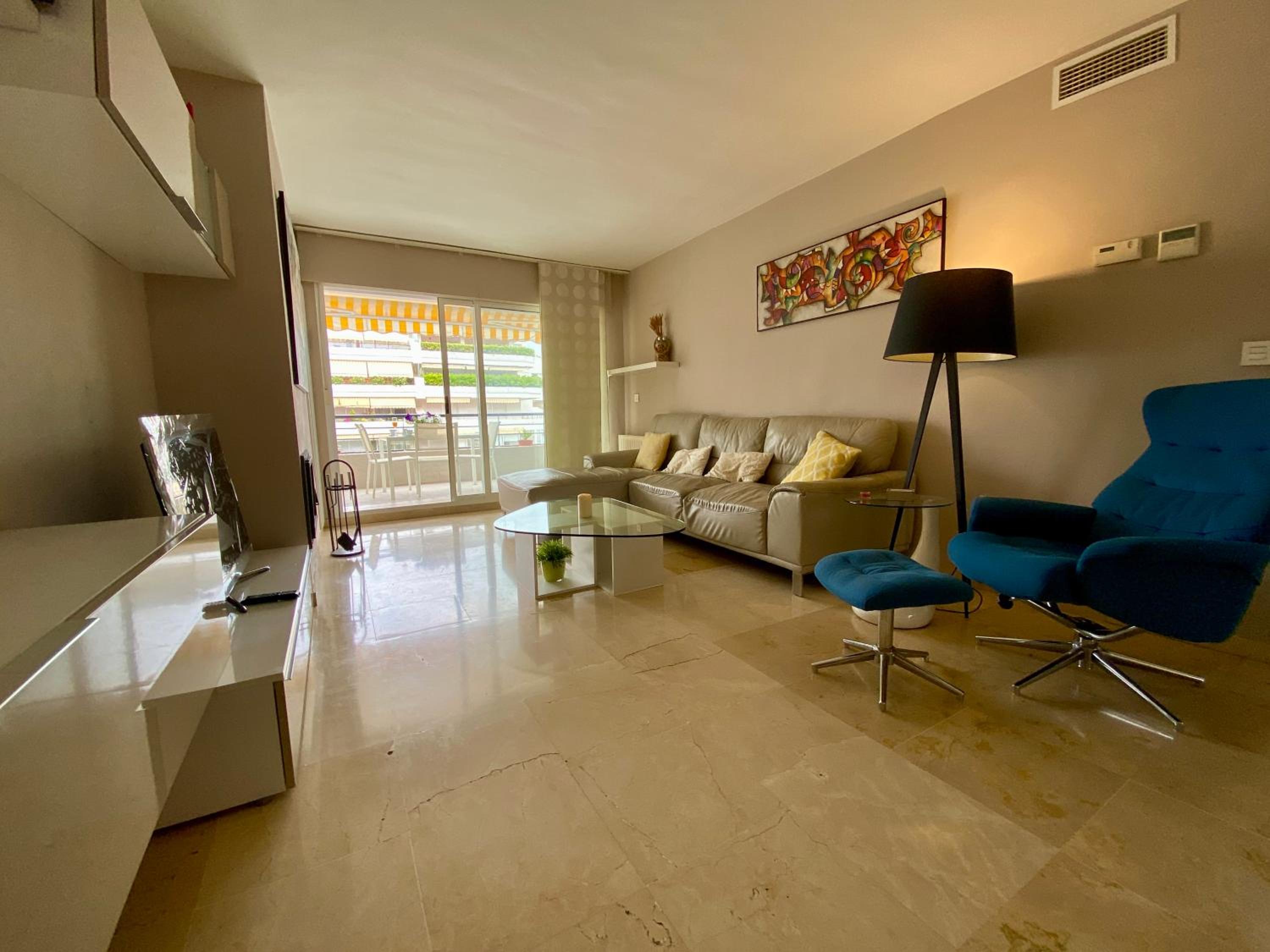 Apartamento con vistas y terraza en Guadalmina MAD