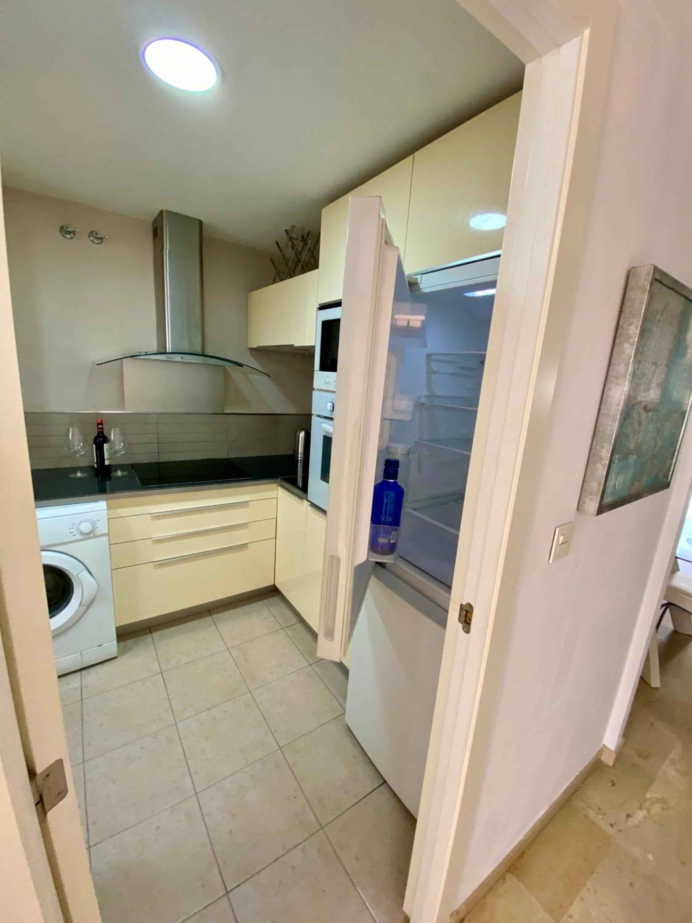 Apartamento con vistas y terraza en Guadalmina MAD