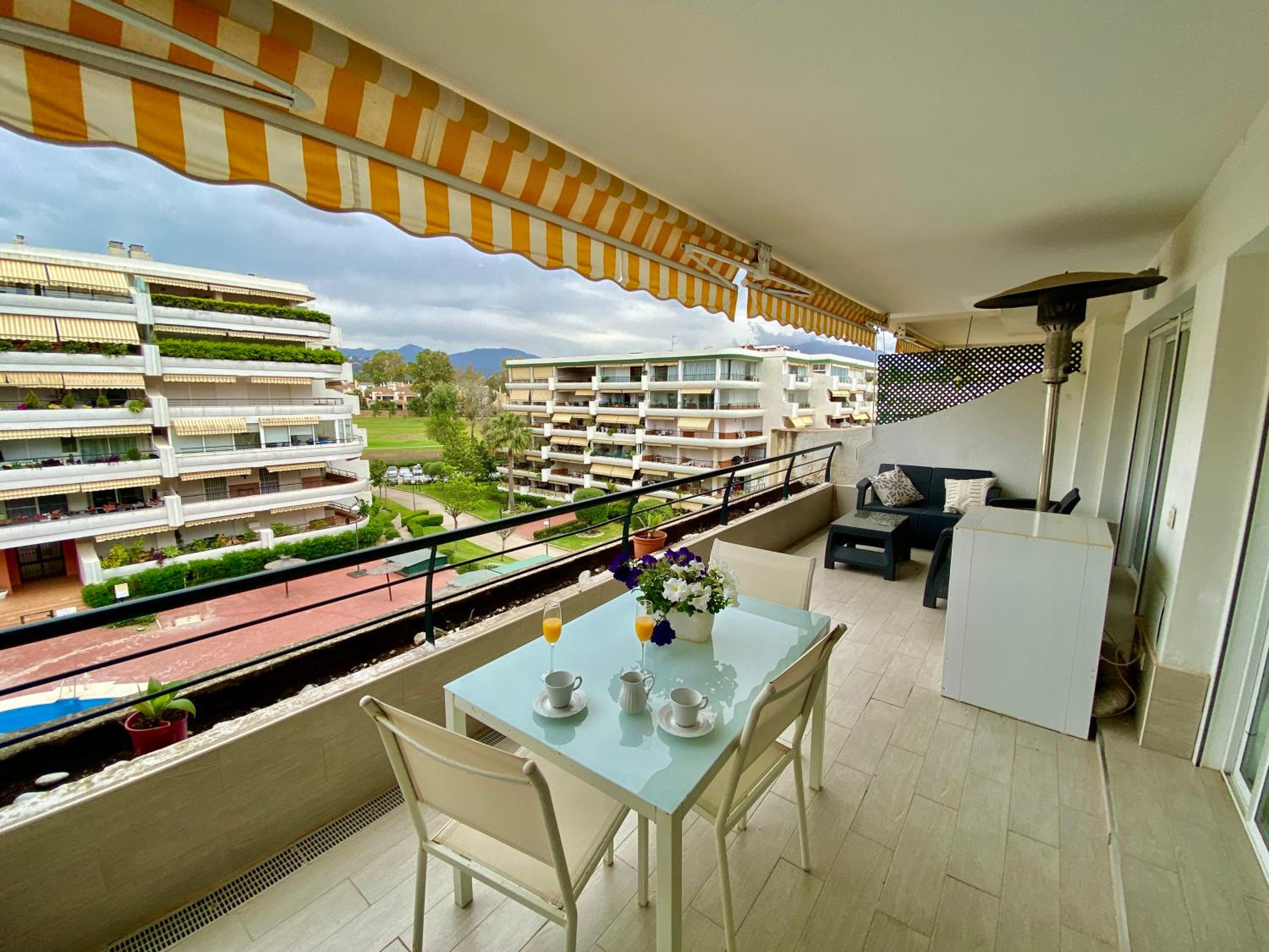 Apartamento con vistas y terraza en Guadalmina MAD