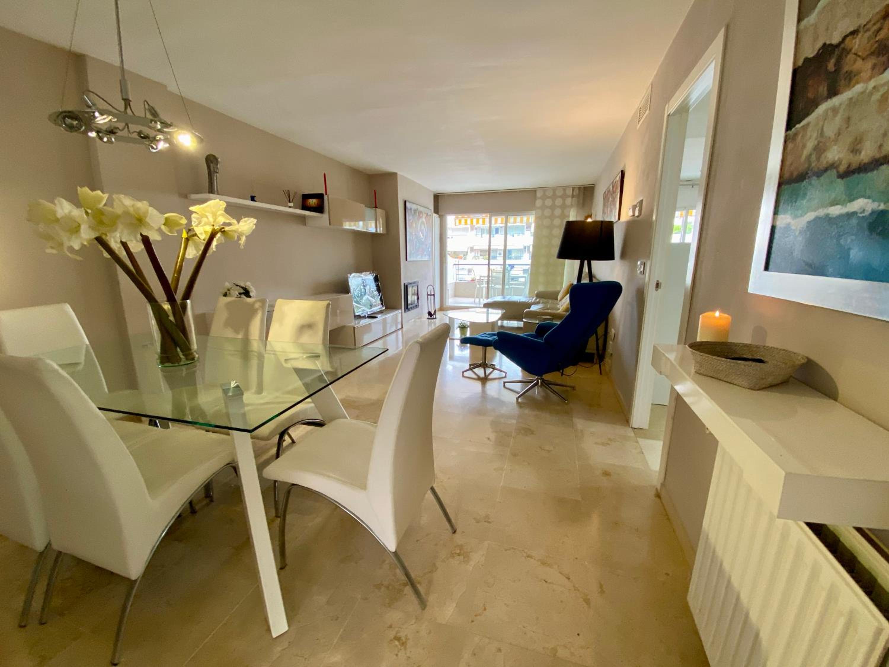 Apartamento con vistas y terraza en Guadalmina MAD