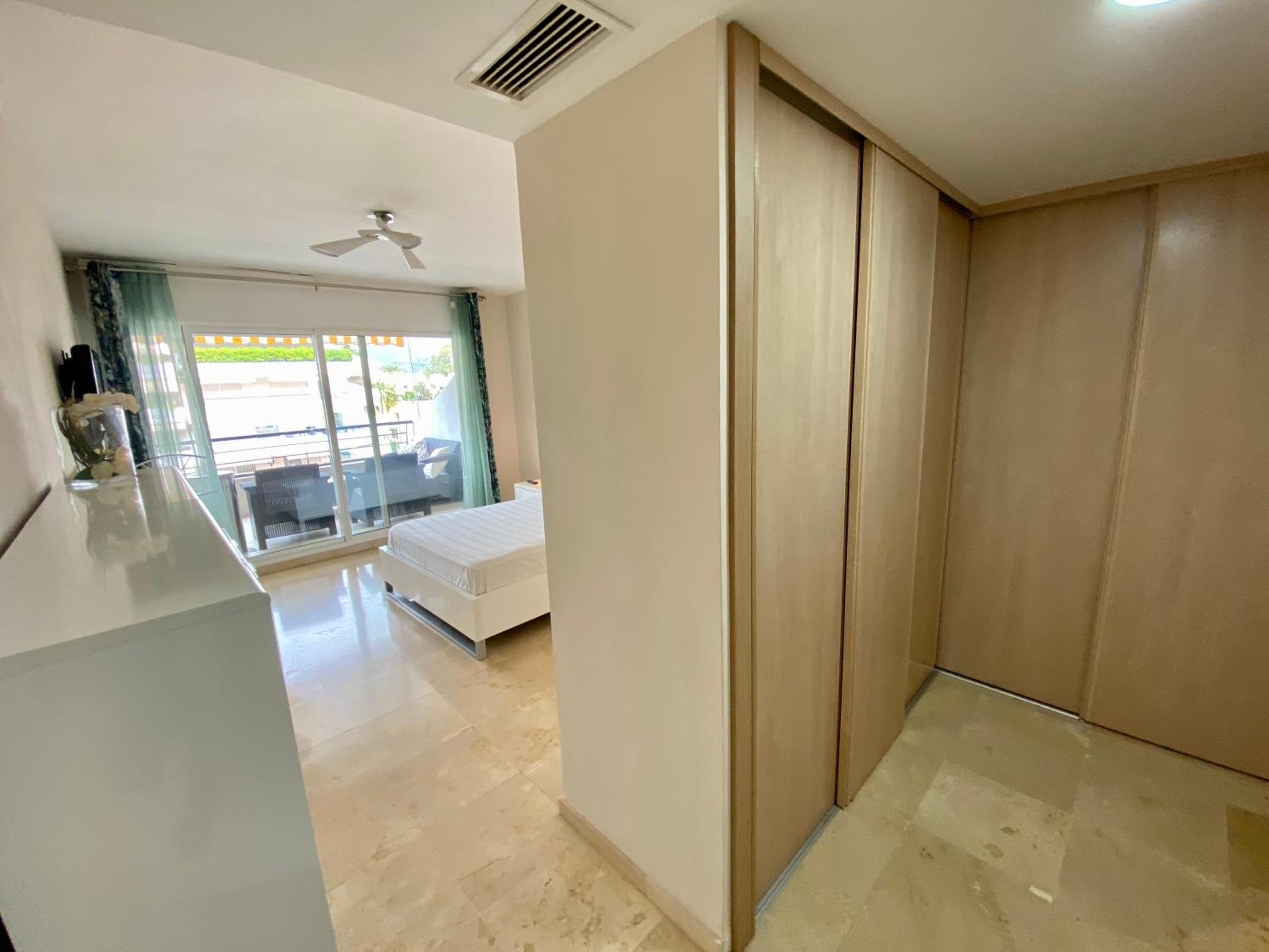 Apartamento con vistas y terraza en Guadalmina MAD