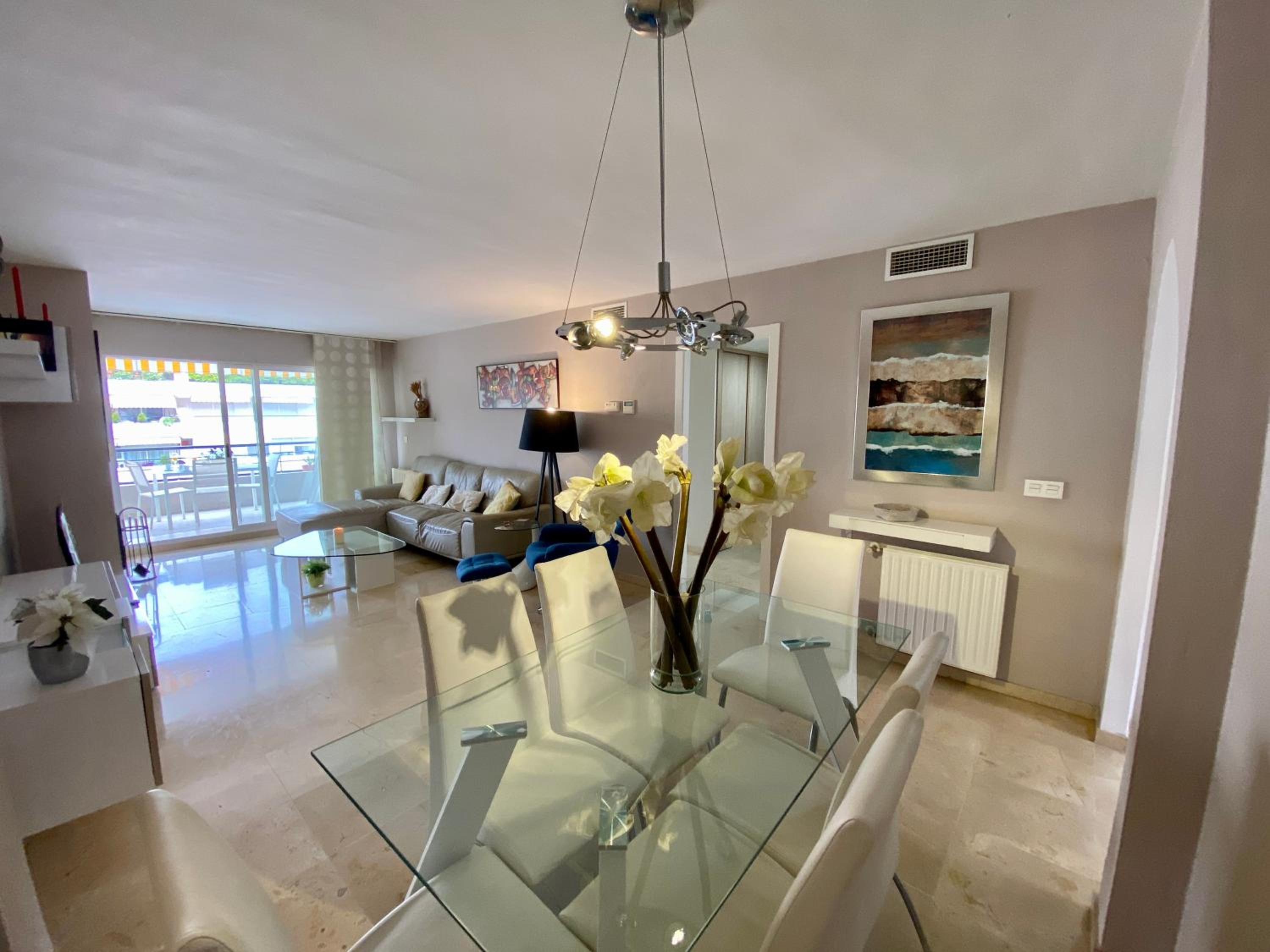 Apartamento con vistas y terraza en Guadalmina MAD