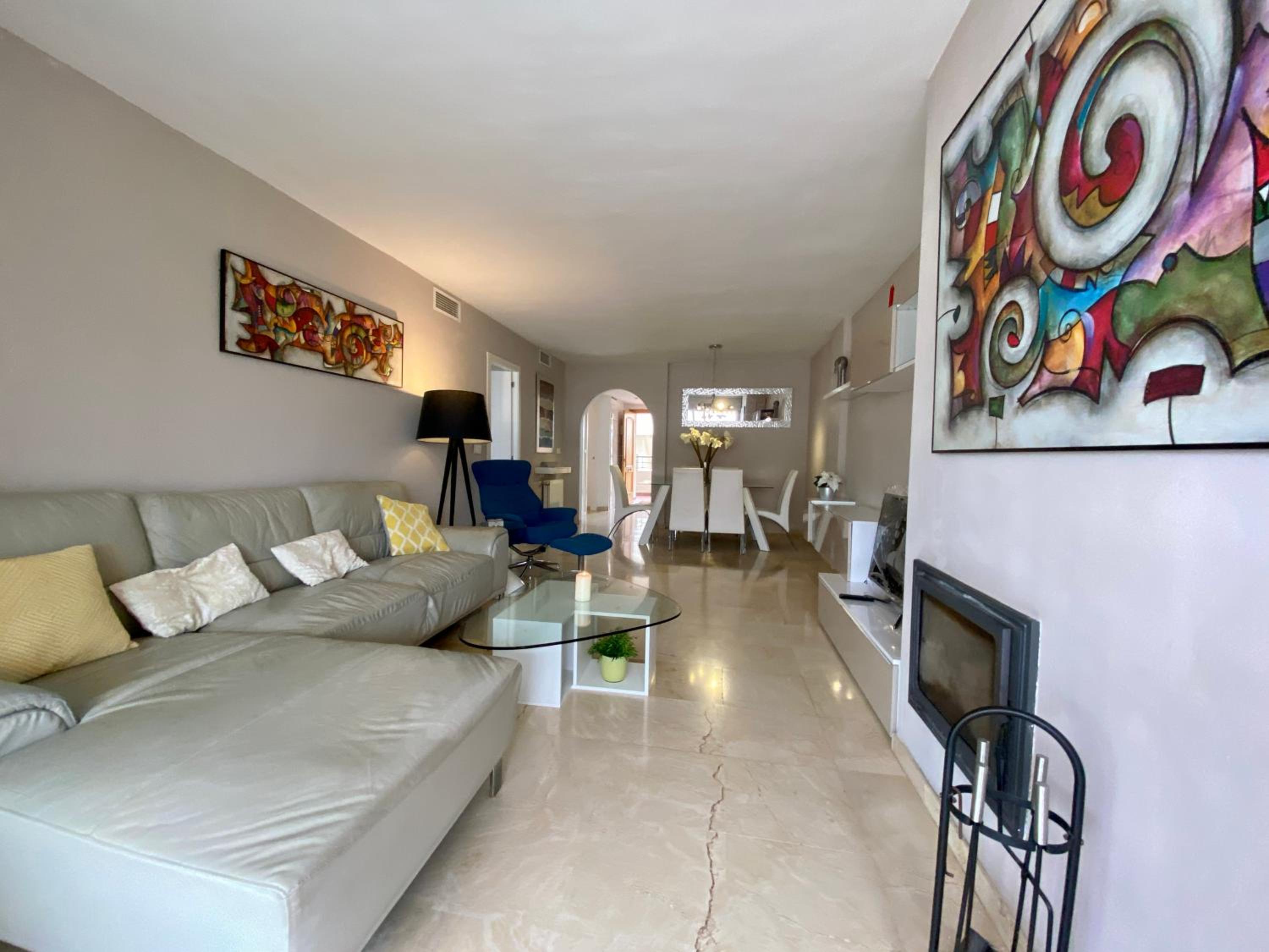 Apartamento con vistas y terraza en Guadalmina MAD