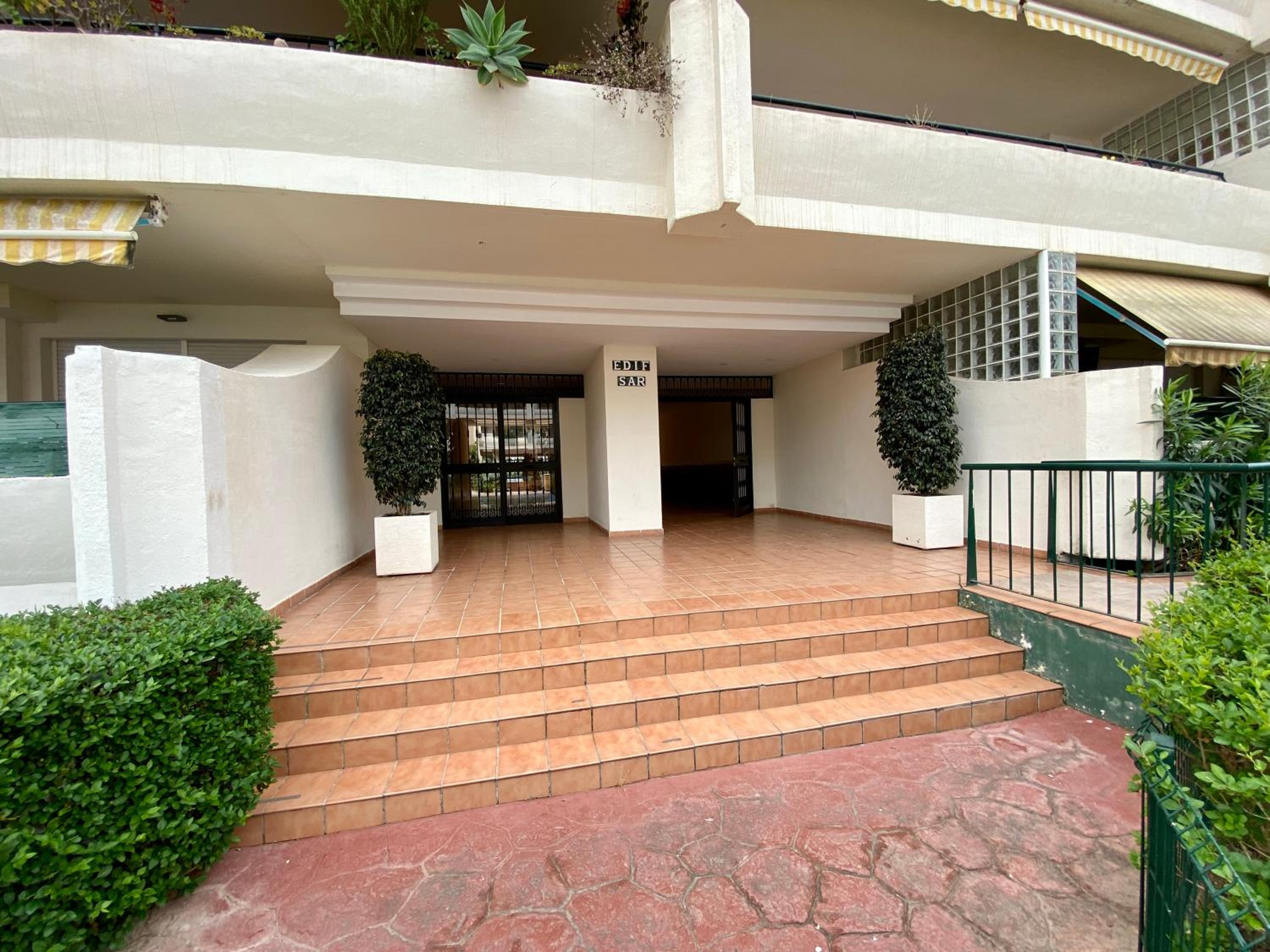 Apartamento con vistas y terraza en Guadalmina MAD