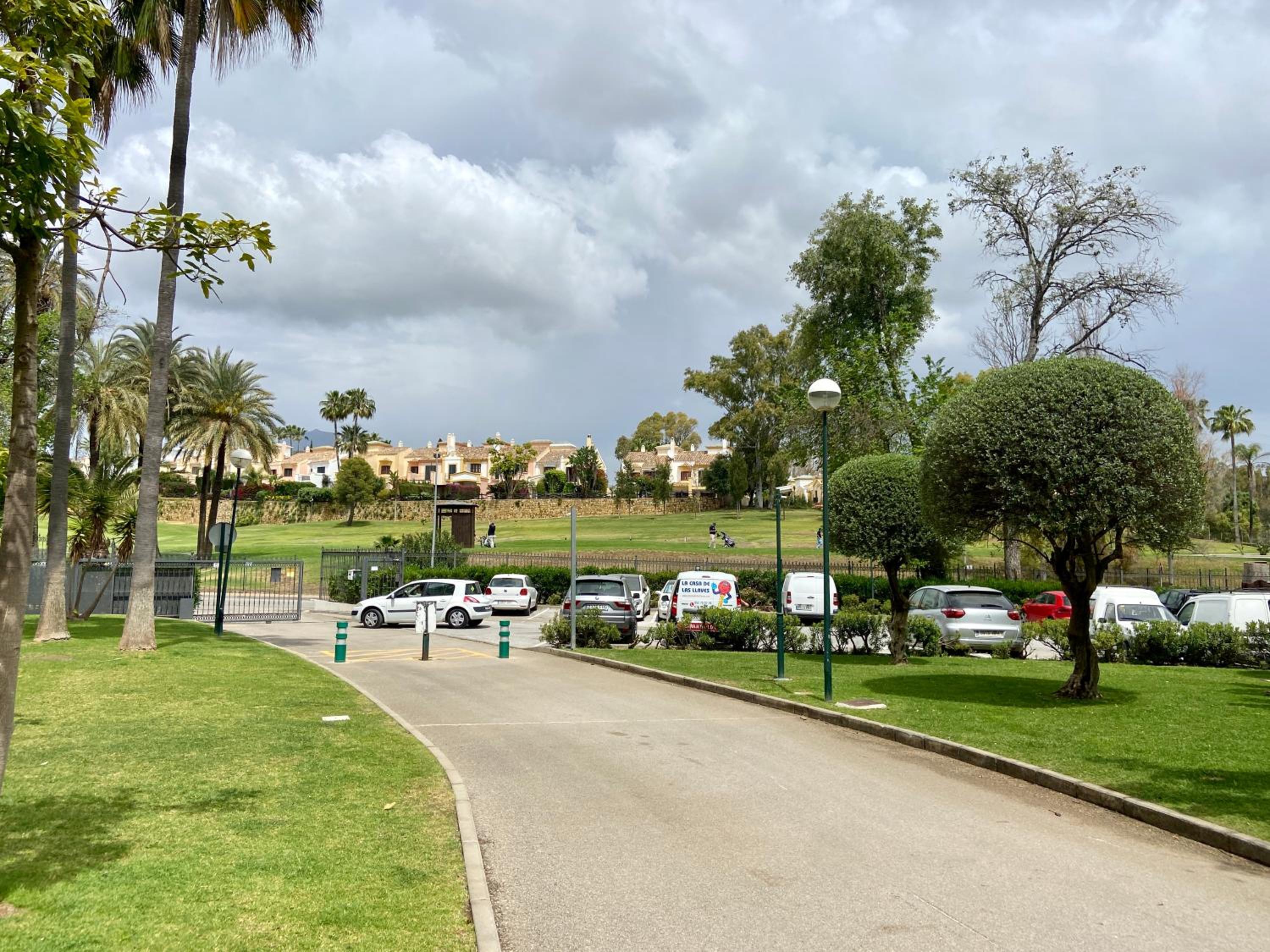Apartamento con vistas y terraza en Guadalmina MAD