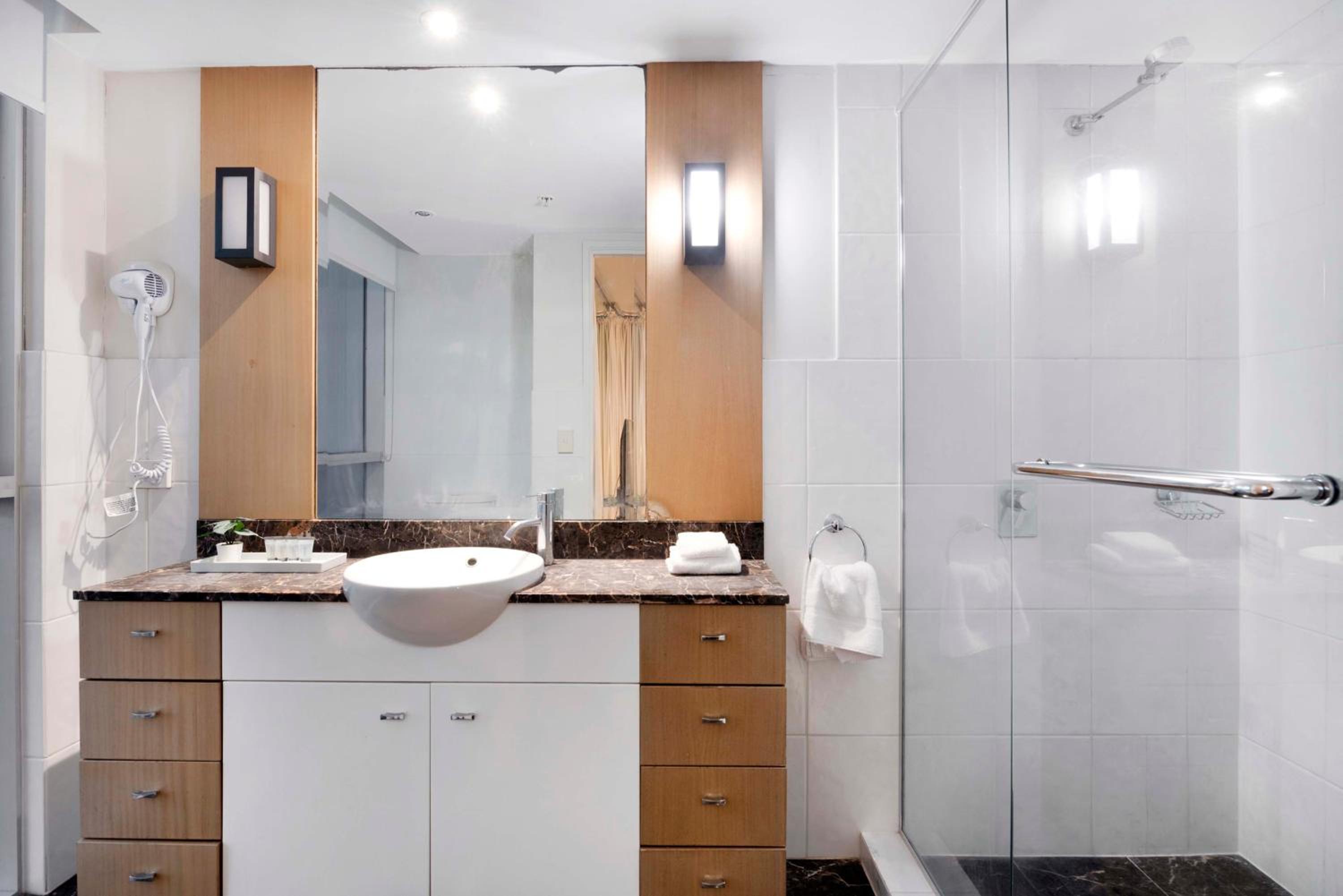 Chevron Renaissance Apartments - Hosted by Wow Stay