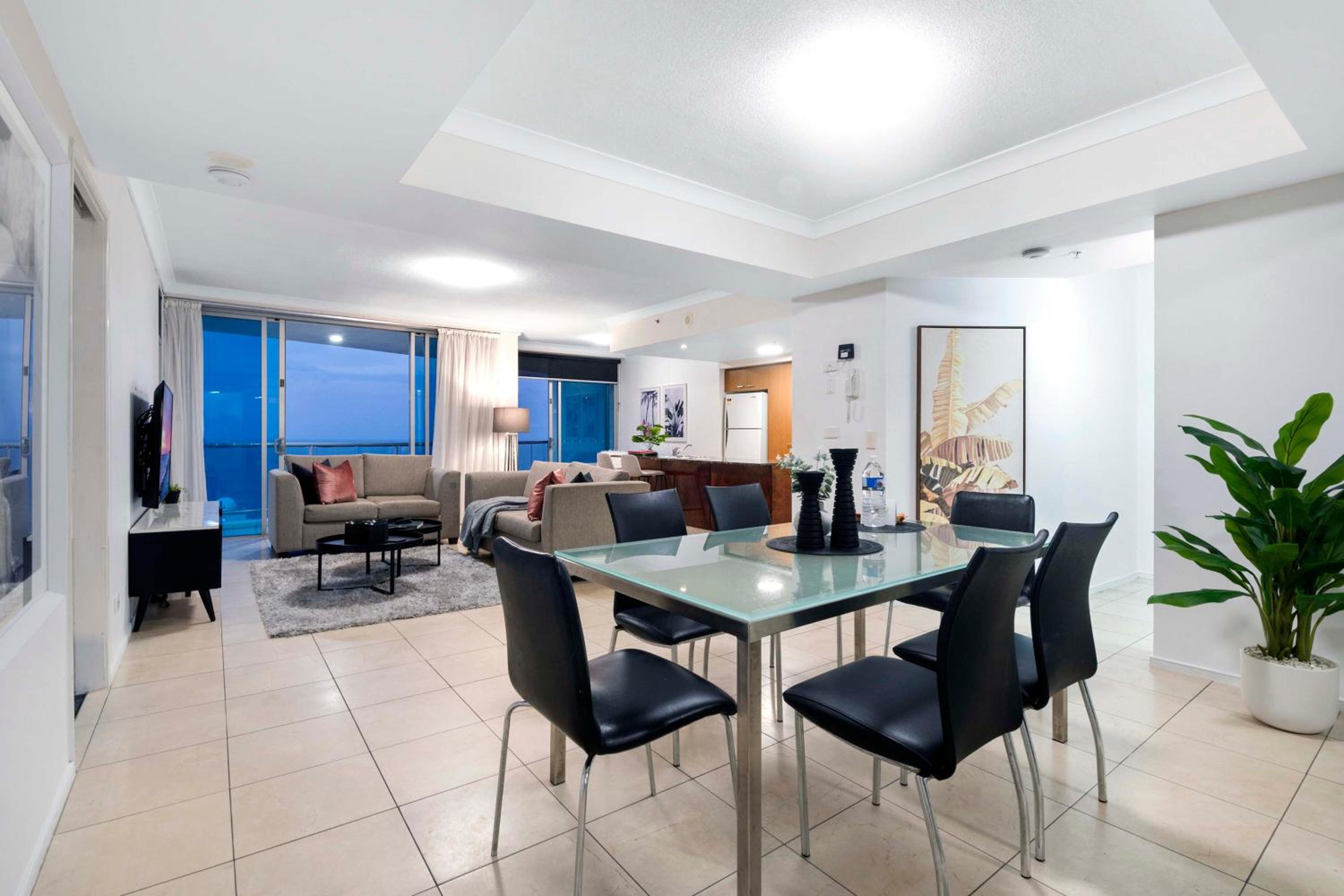 Chevron Renaissance Apartments - Hosted by Wow Stay