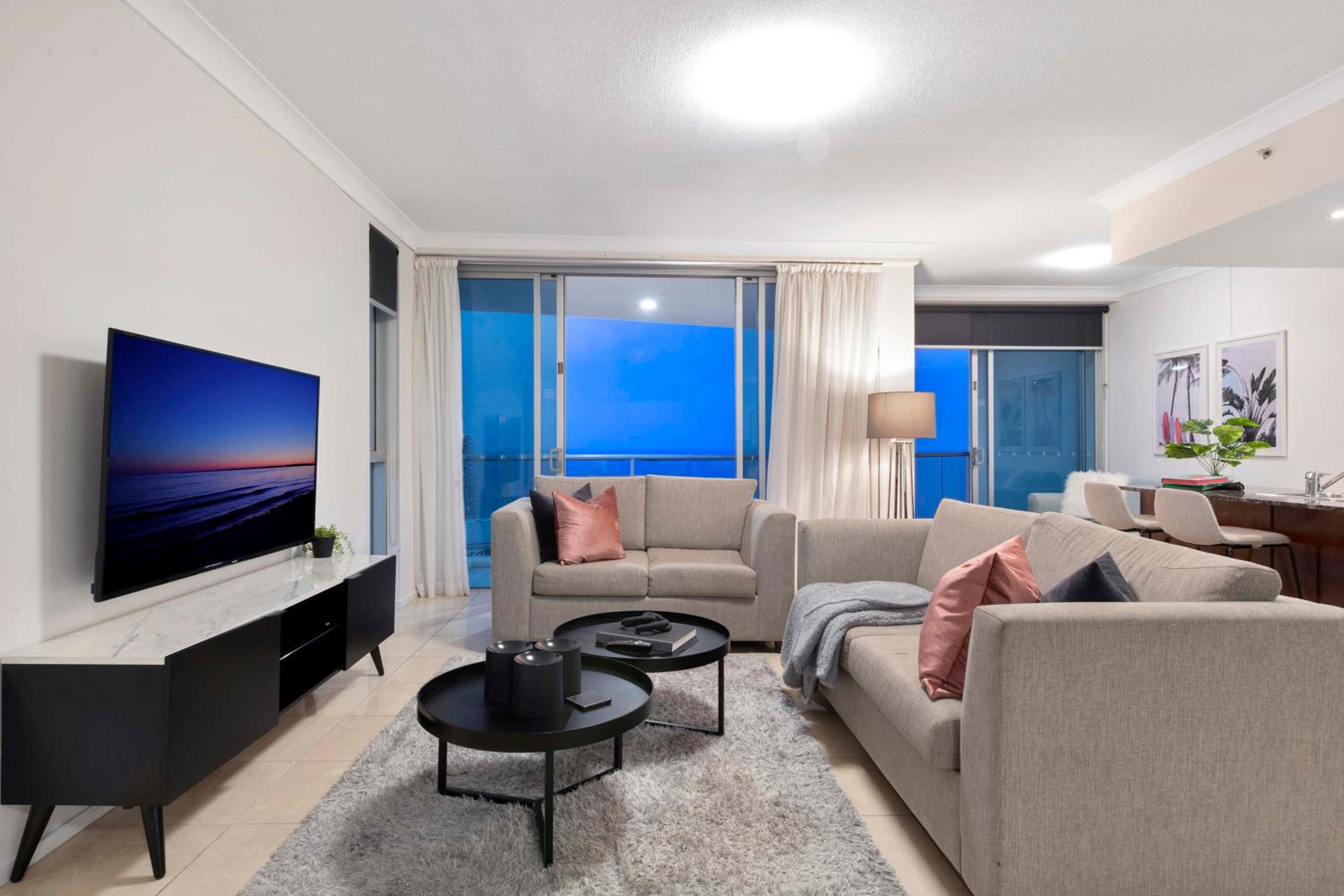 Chevron Renaissance Apartments - Hosted by Wow Stay