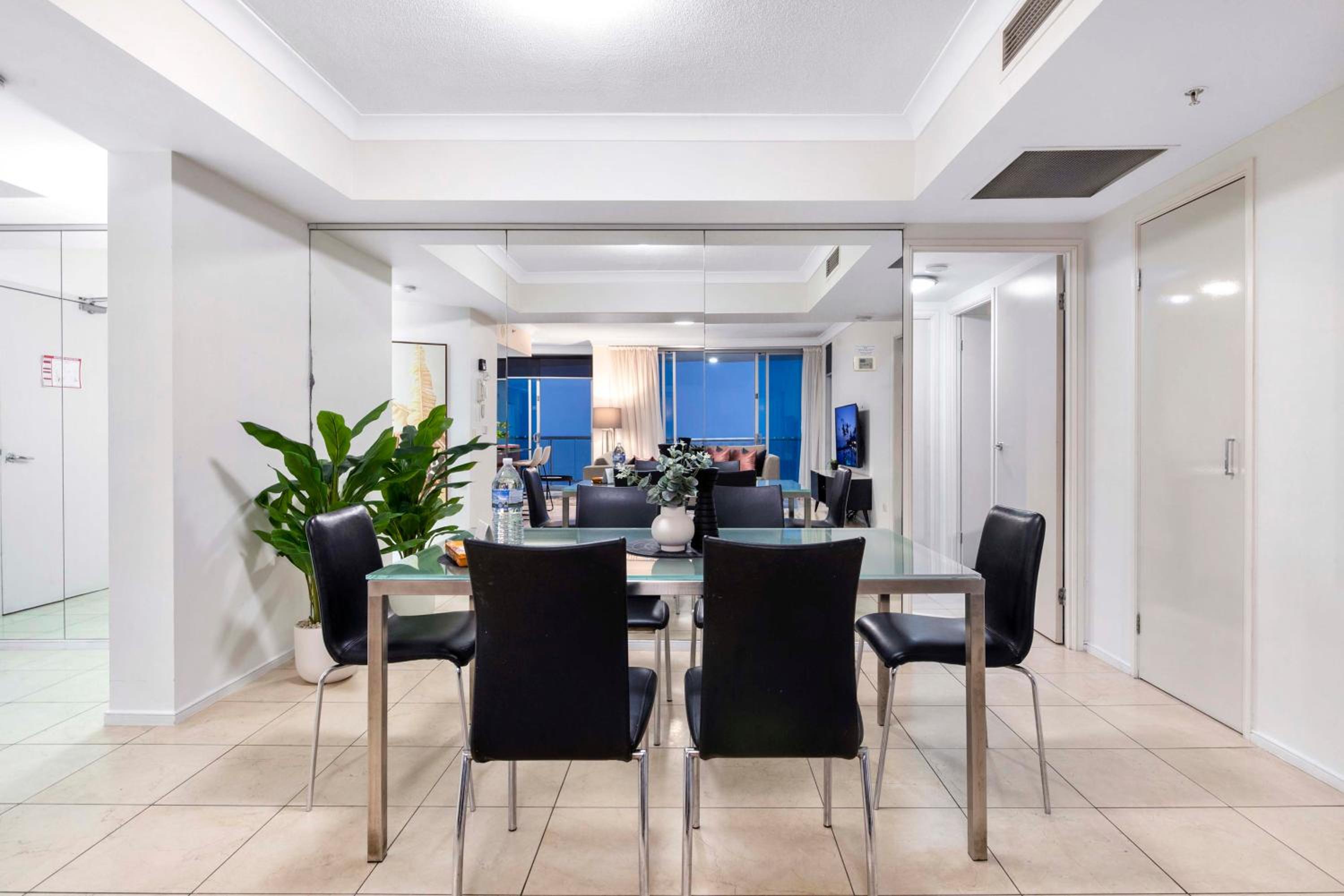 Chevron Renaissance Apartments - Hosted by Wow Stay