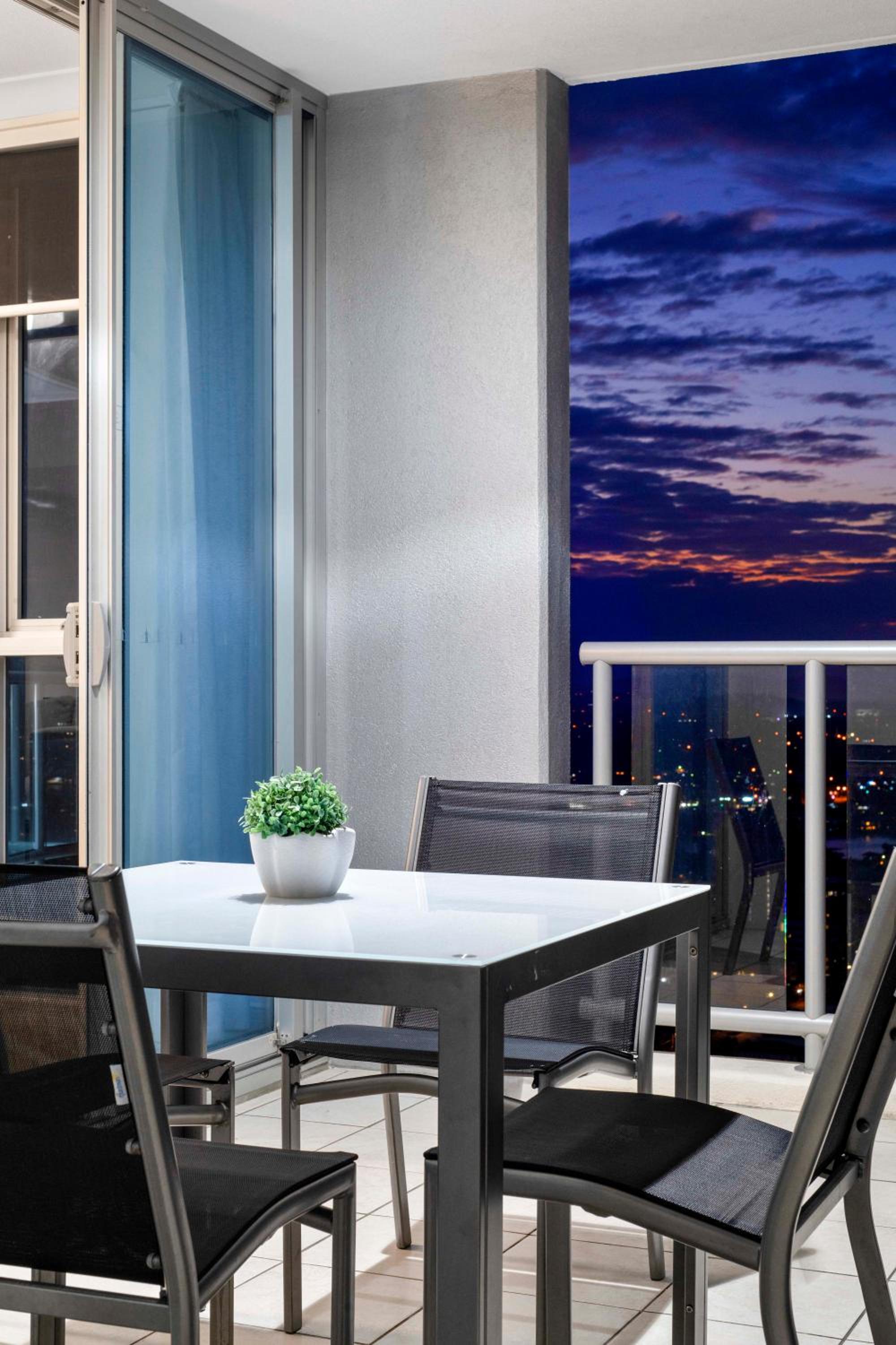 Chevron Renaissance Apartments - Hosted by Wow Stay