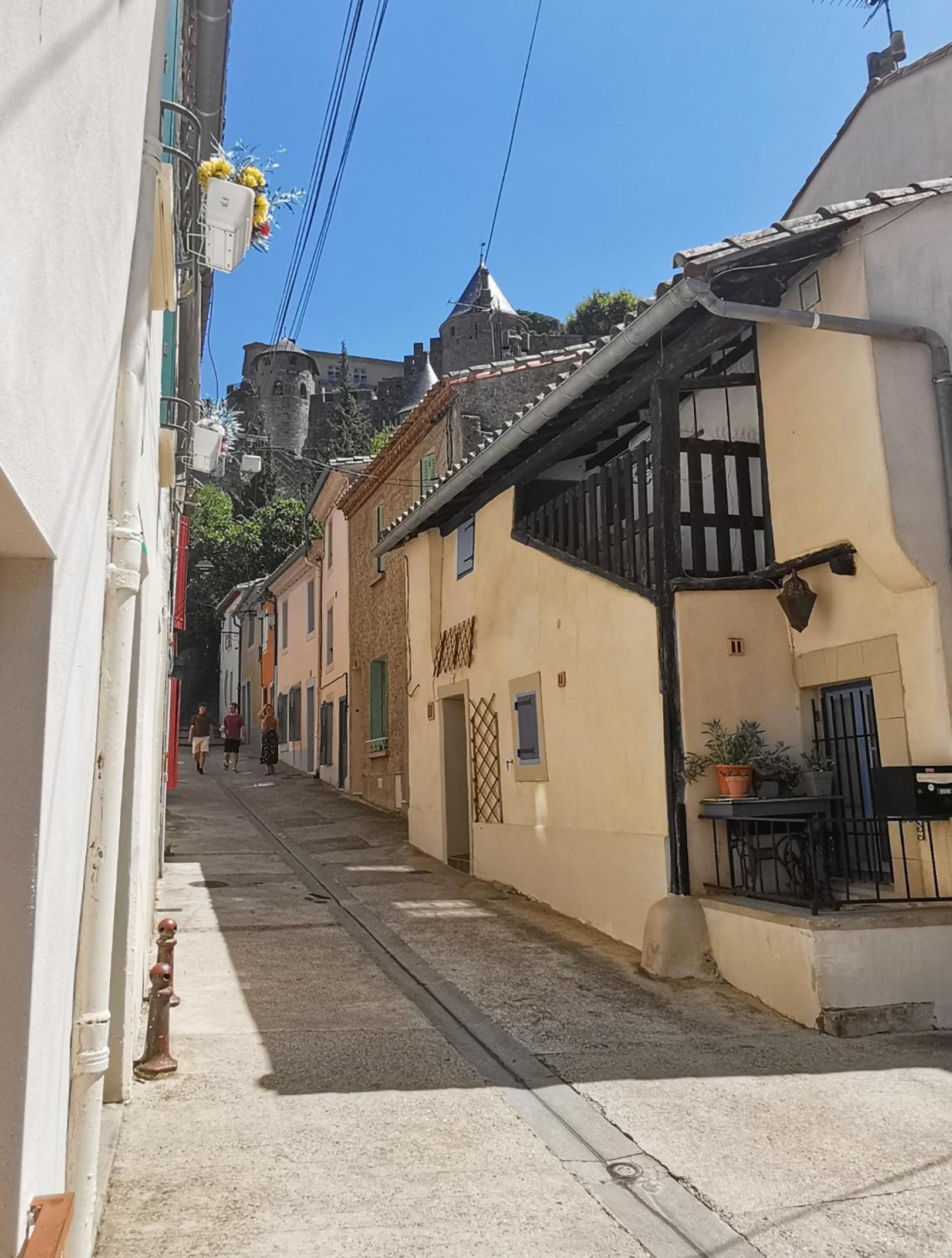 Les remparts de Caroline, au pied de La Cité.